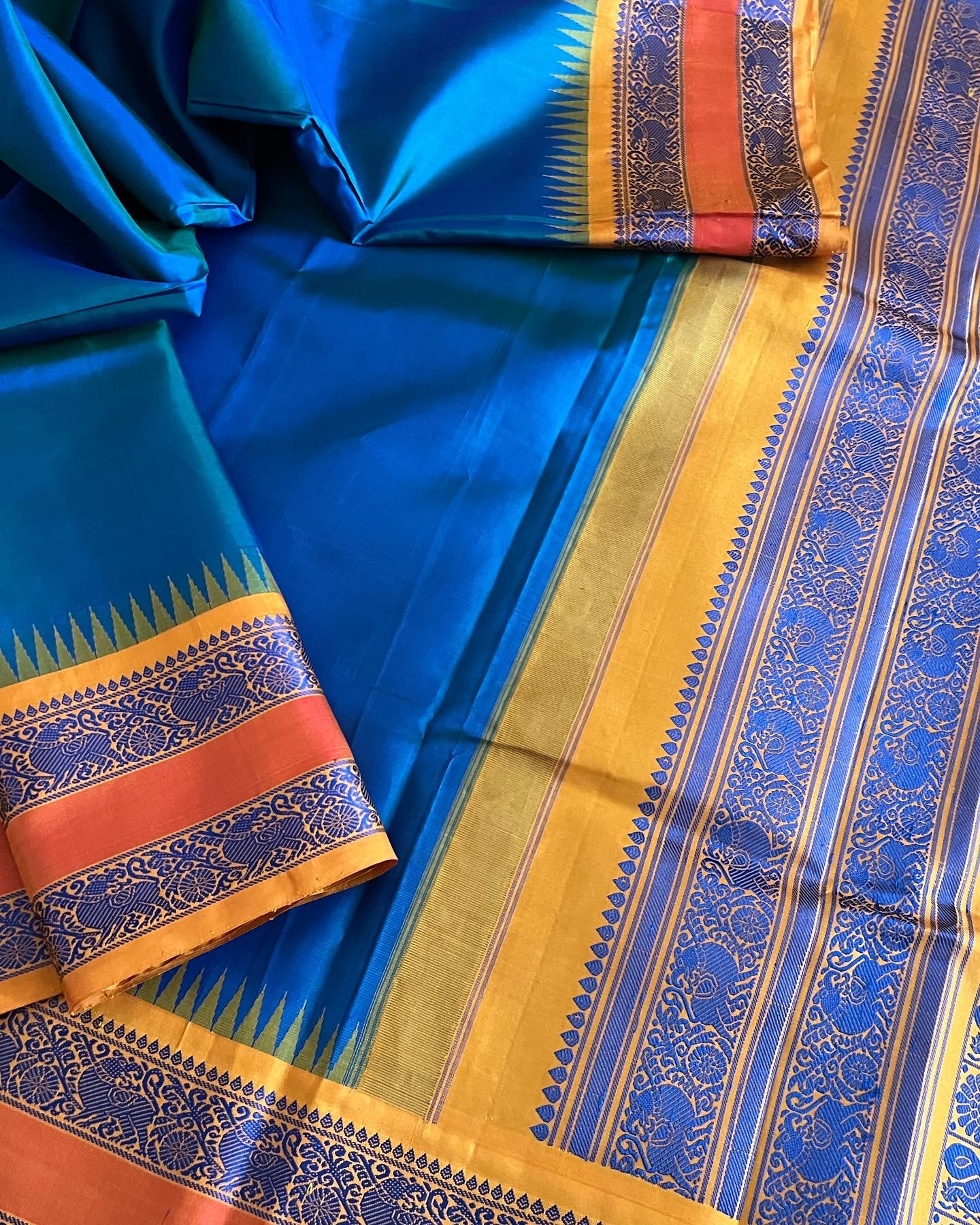 SNIGDHA: NO ZARI KANJIVARAMS