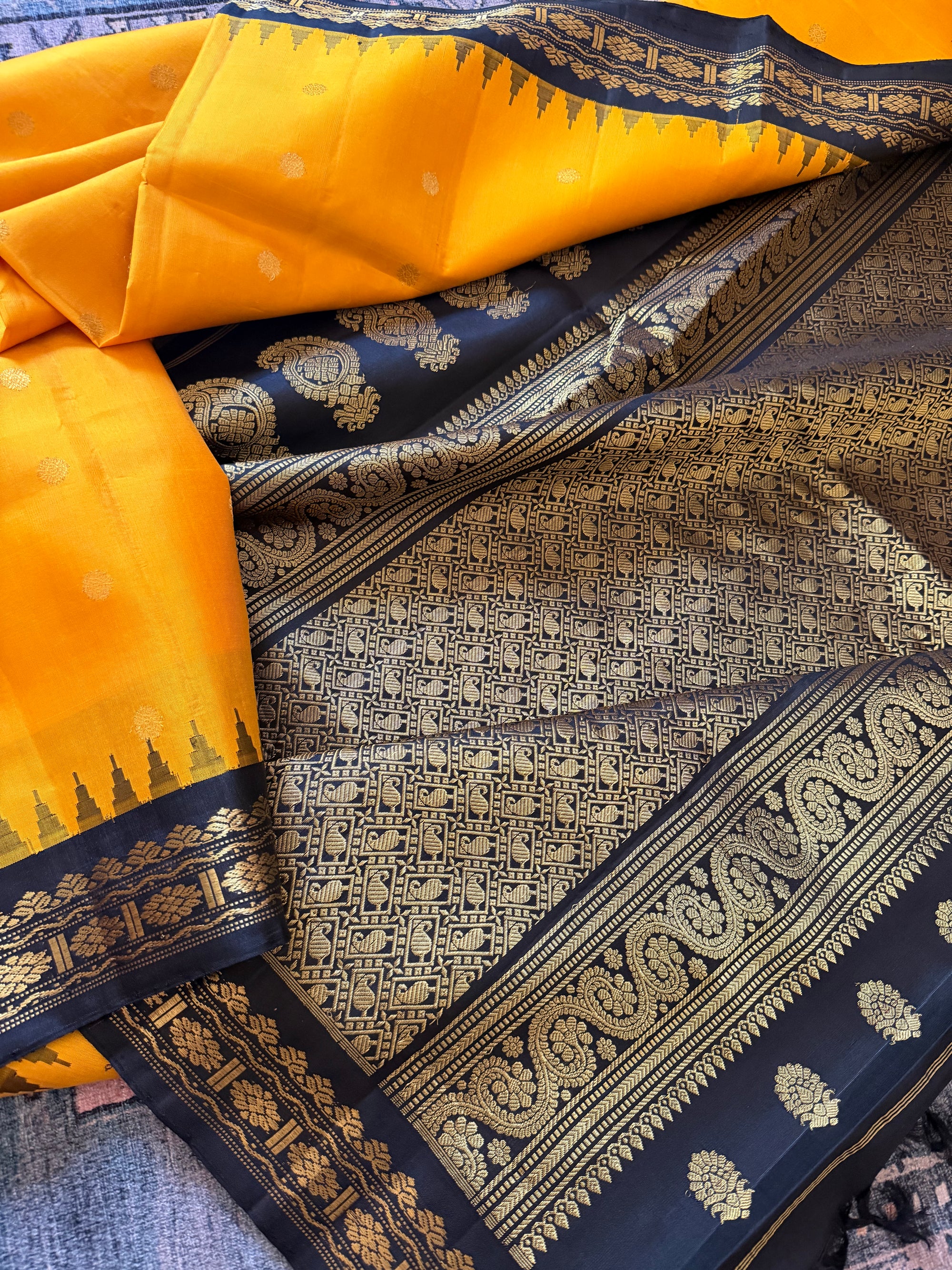 Kuttu Gadwal Silk : Yellow black