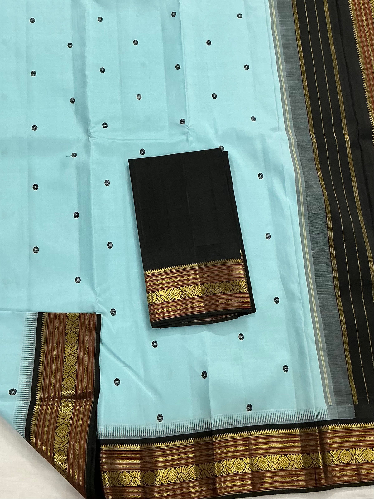 MAATHEY: powder blue Korvai