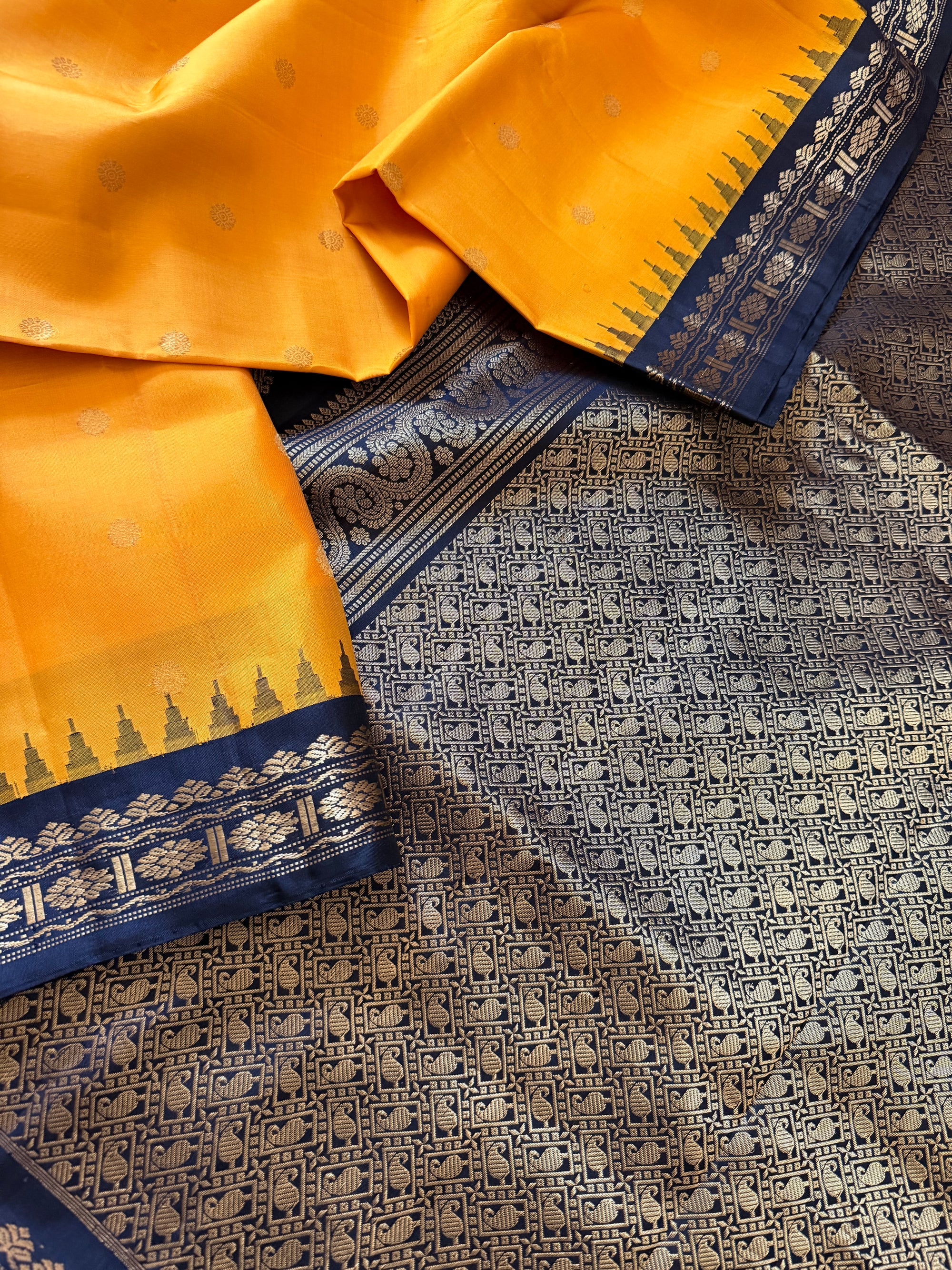 Kuttu Gadwal Silk : Yellow black