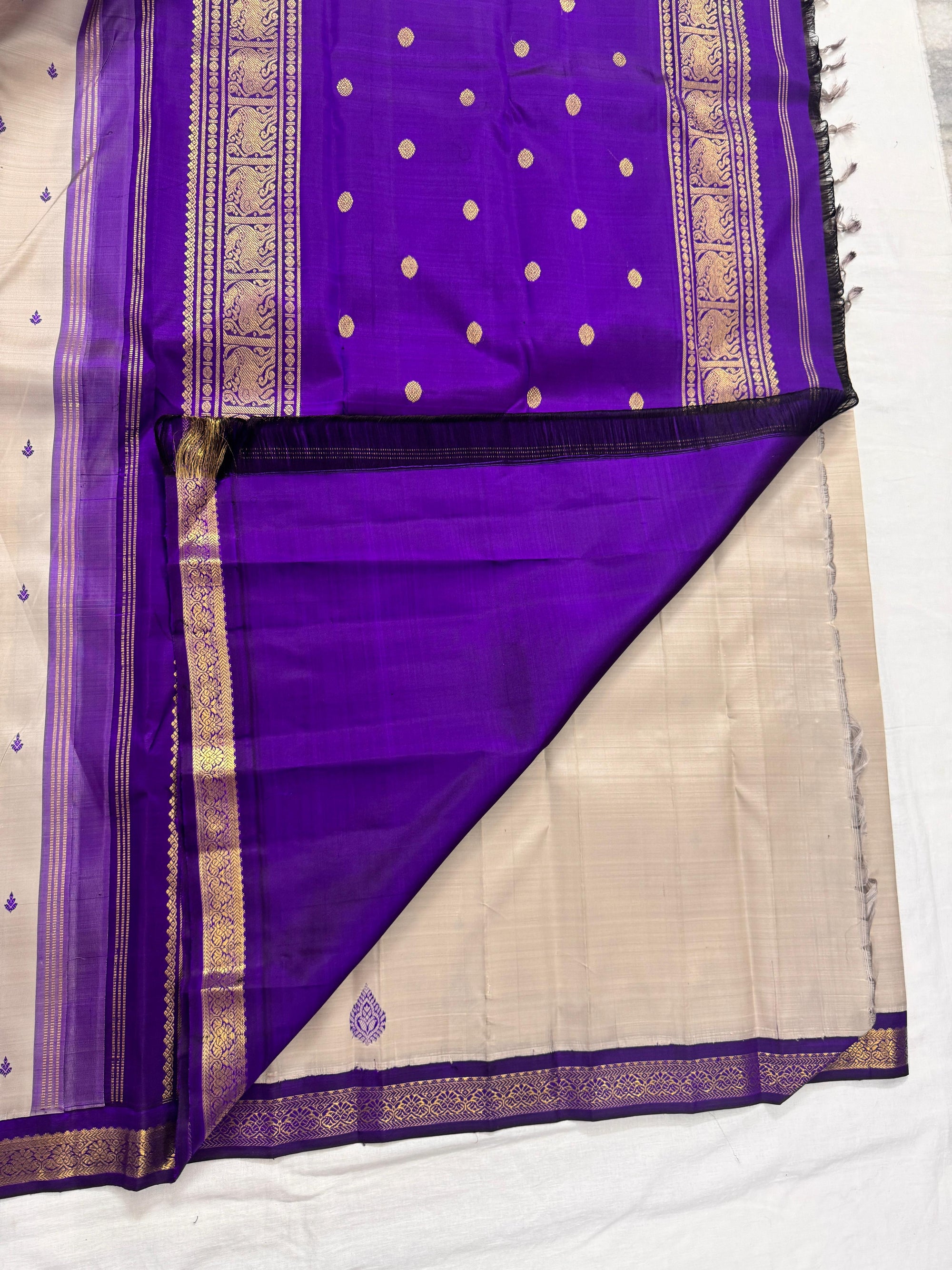 MYTHILI:  VINTAGE KANJIVARAM with BEETU BUTTA