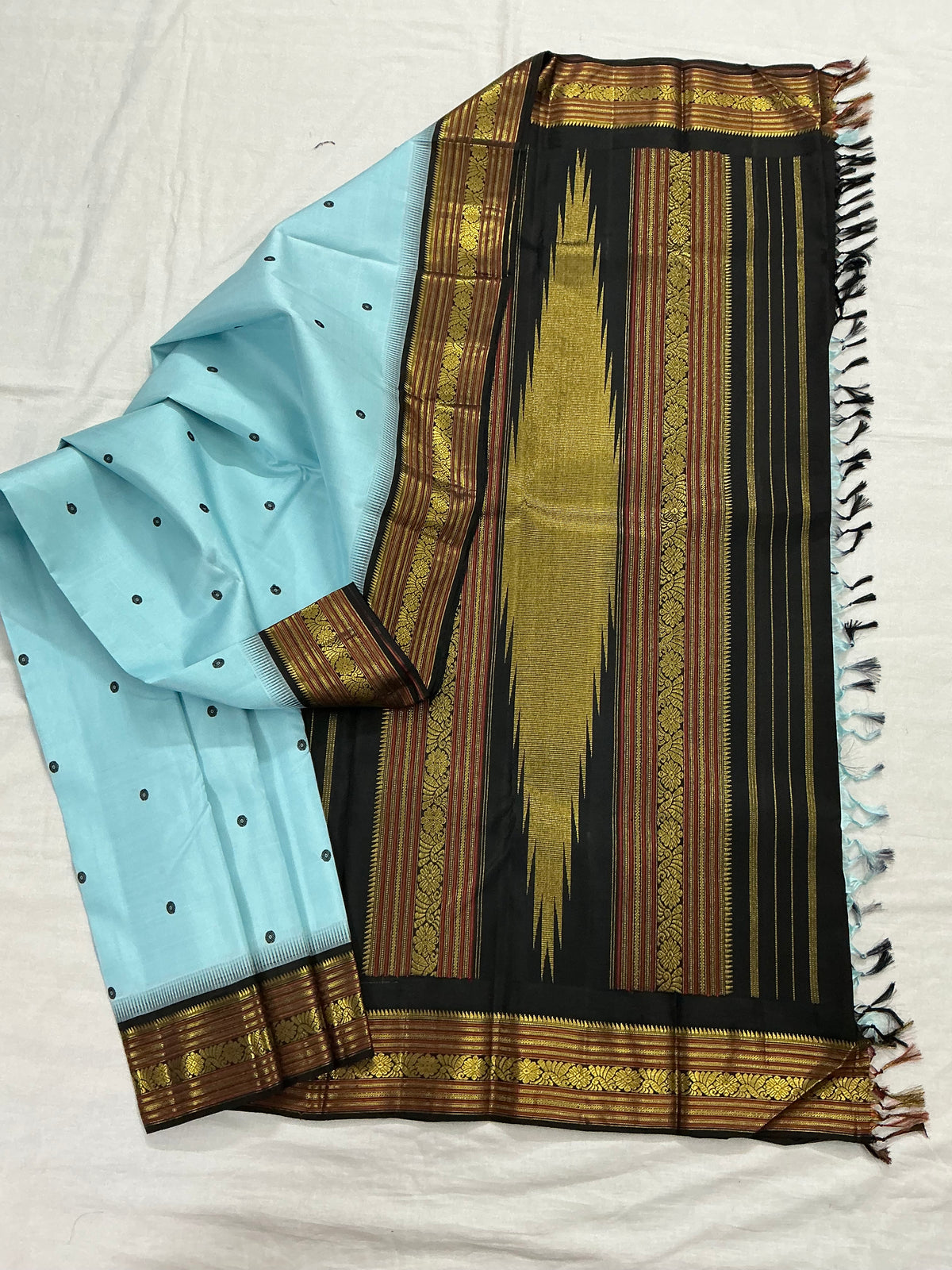 MAATHEY: powder blue Korvai