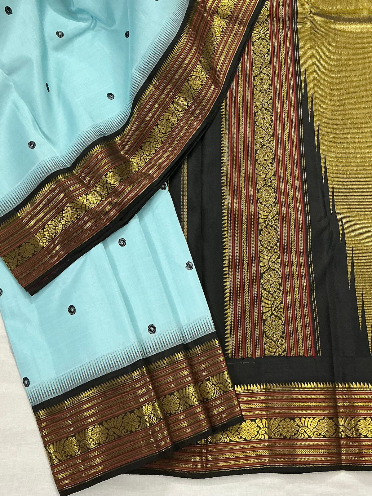 MAATHEY: powder blue Korvai