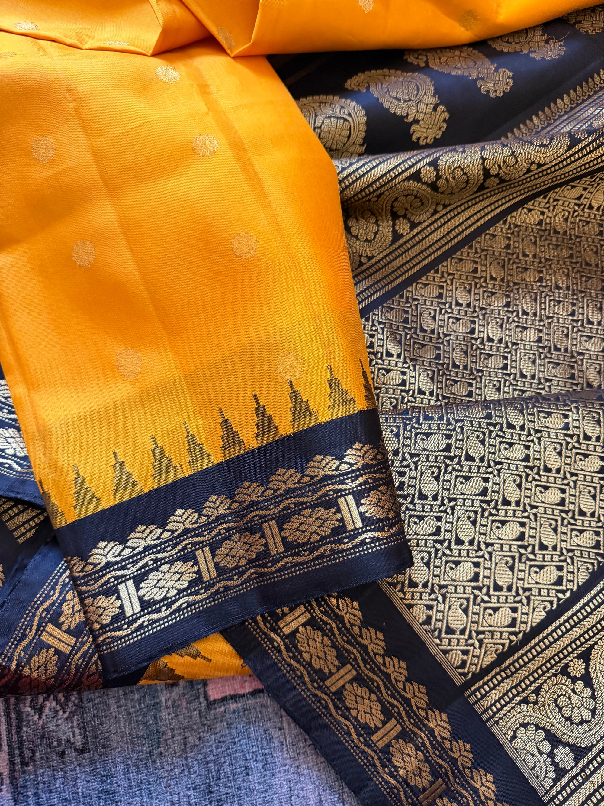 Kuttu Gadwal Silk : Yellow black