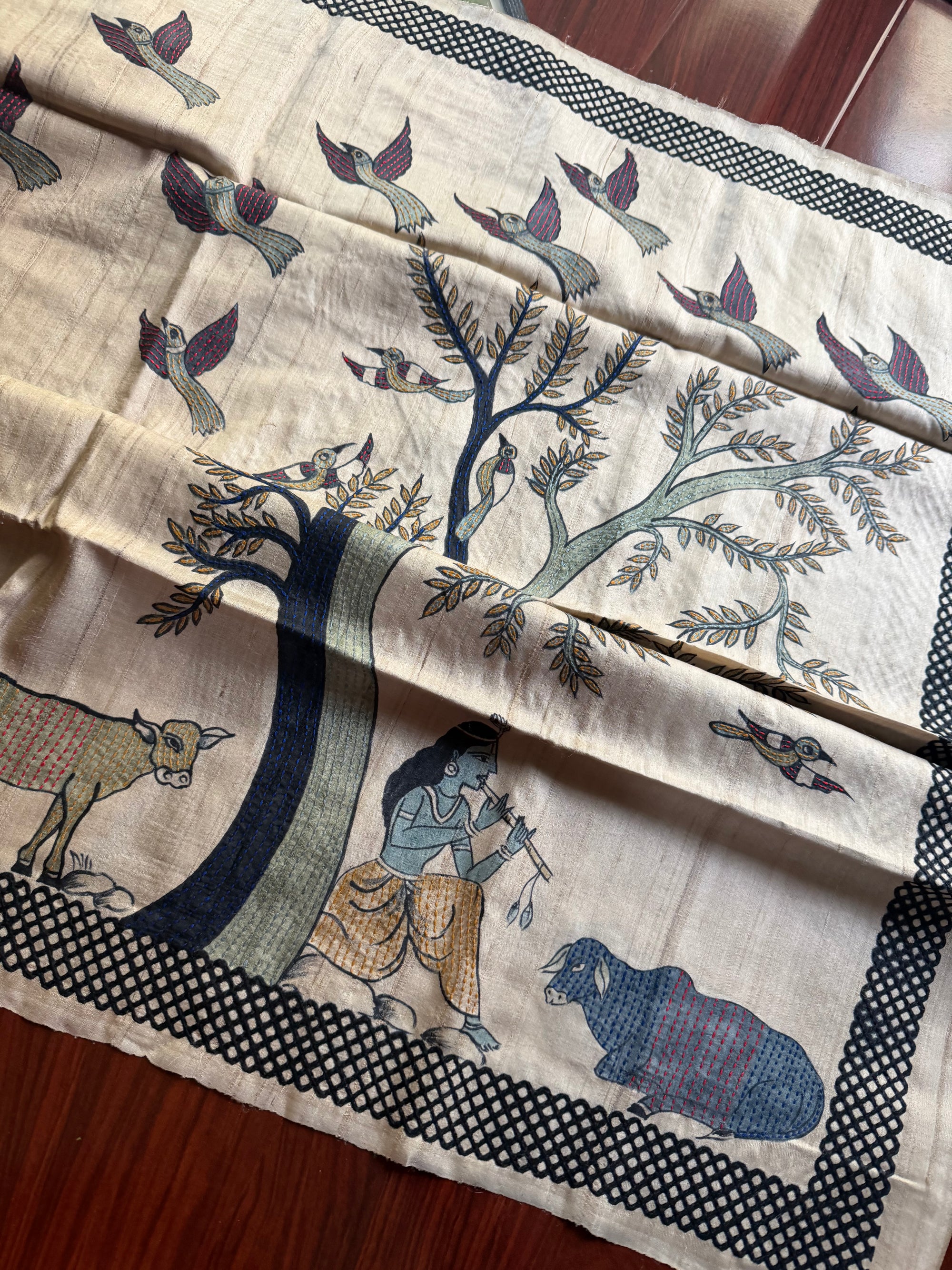 Kamaniya Kantha : Handcrafted DUPPATTA in Tussar