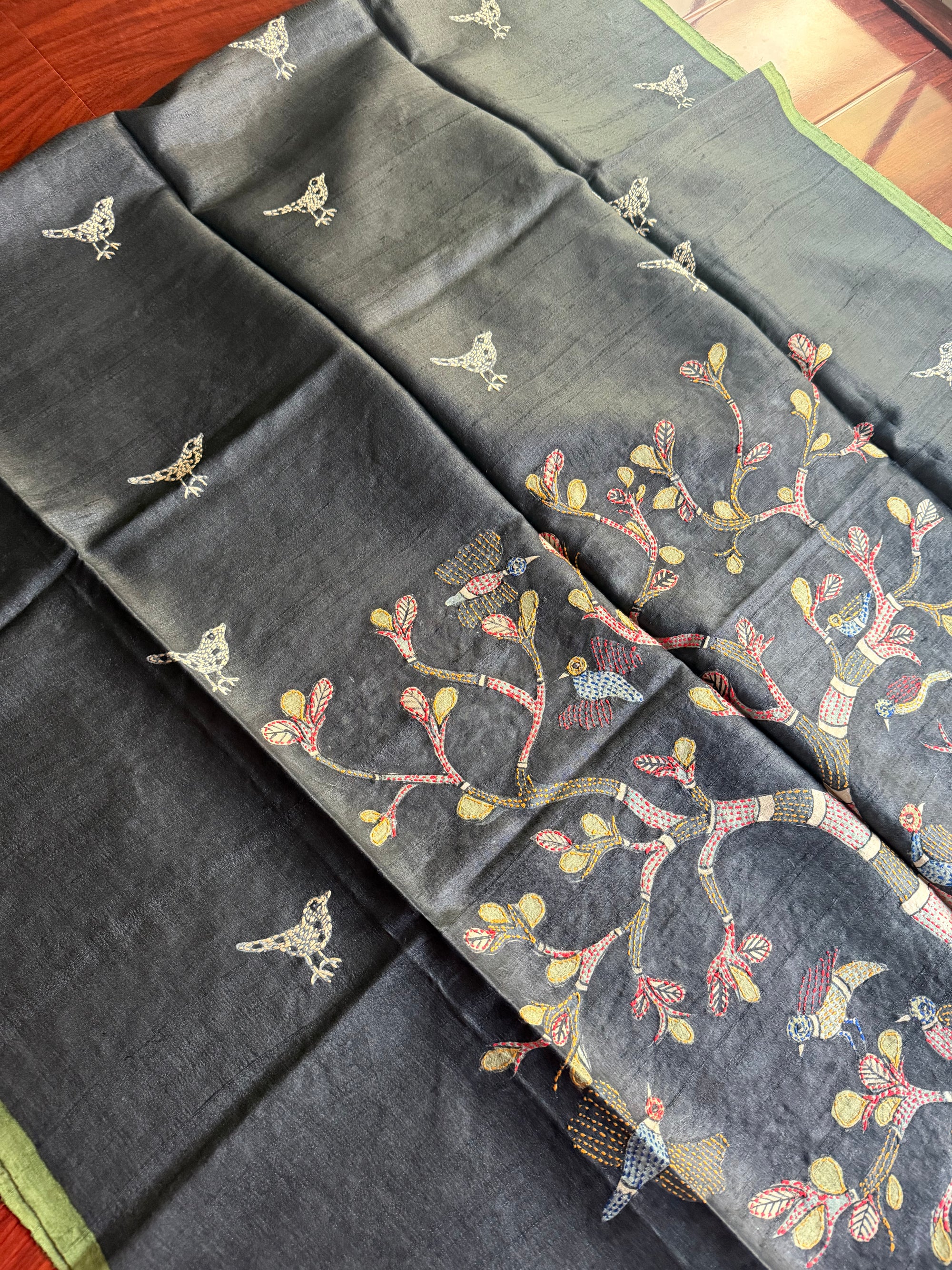 Kamaniya Kantha : Handcrafted DUPPATTA in Tussar