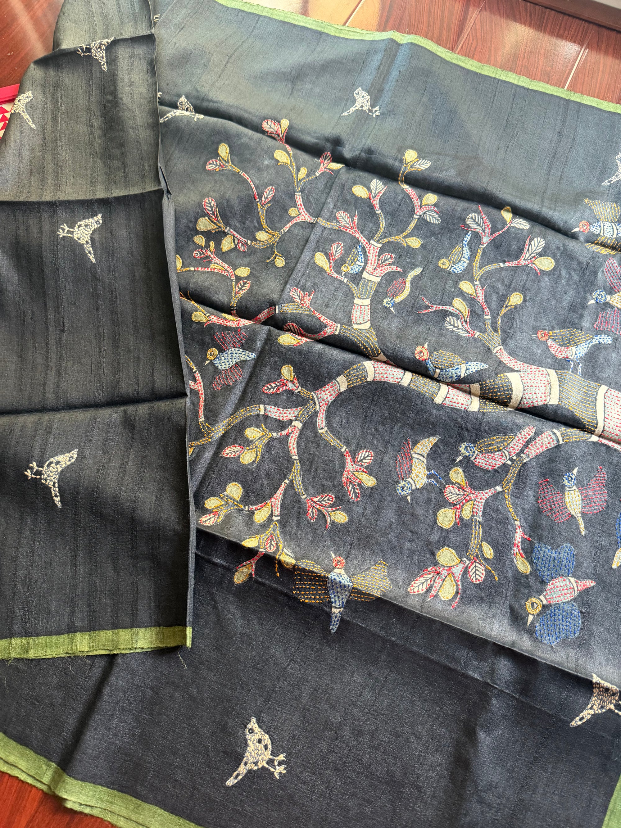 Kamaniya Kantha : Handcrafted DUPPATTA in Tussar