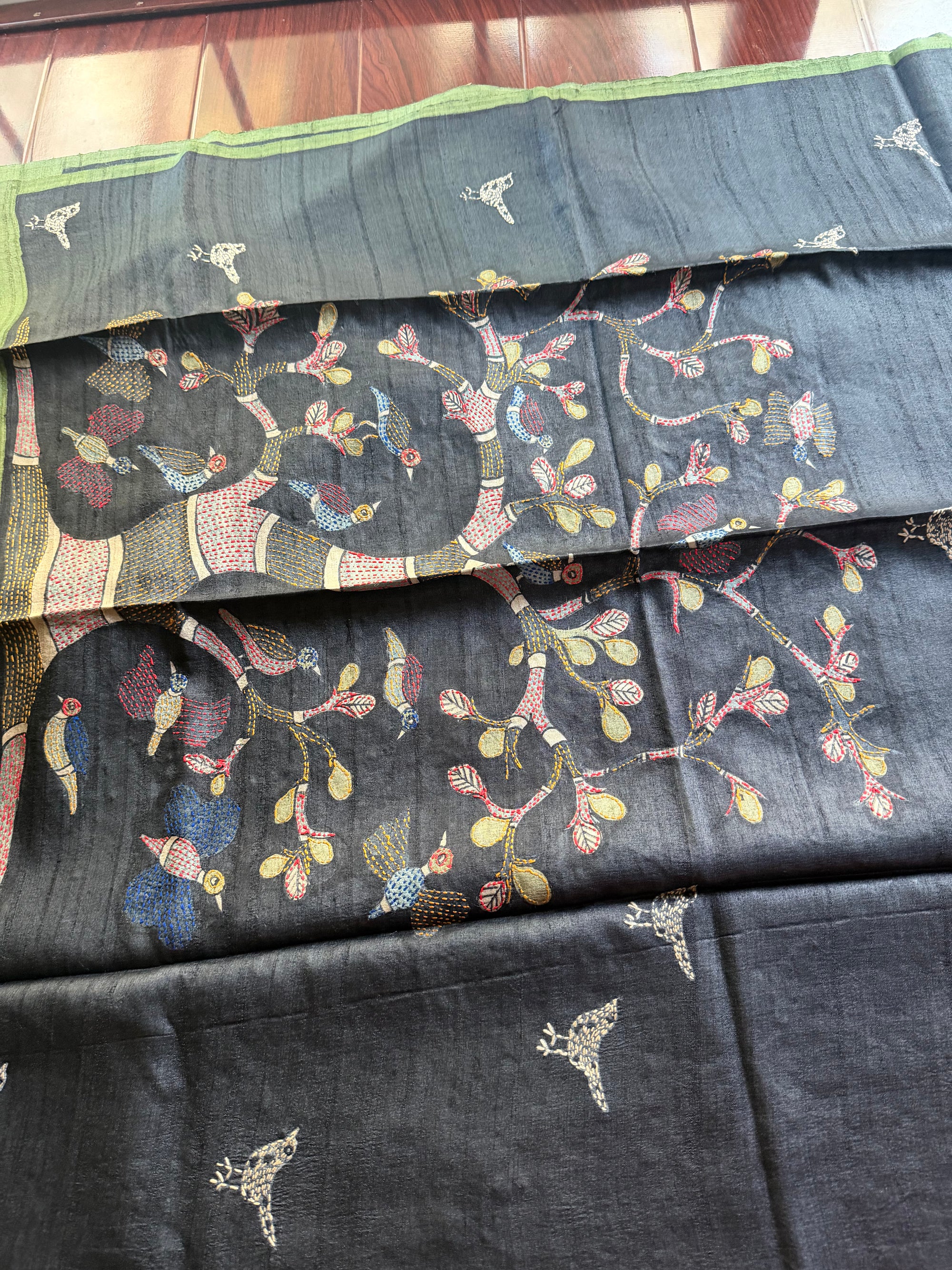 Kamaniya Kantha : Handcrafted DUPPATTA in Tussar