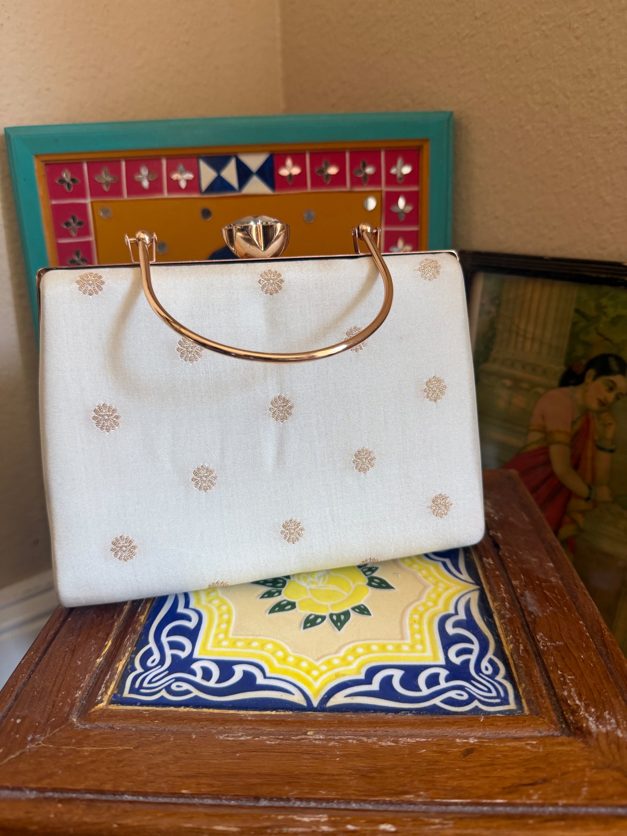 CLUTCH : Kanjivaram Silk (Zari Buttas)