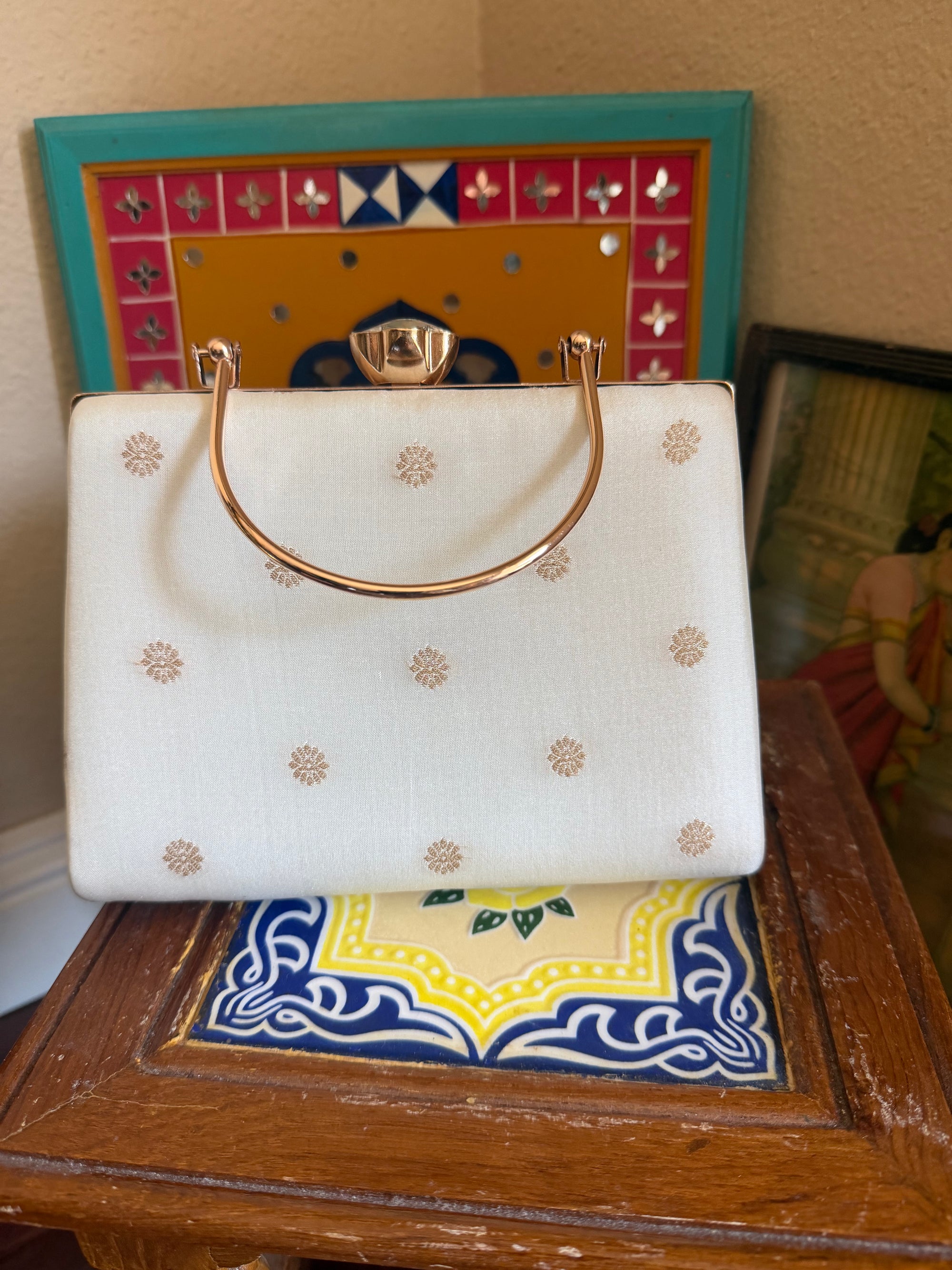 CLUTCH : Kanjivaram Silk (Zari Buttas)