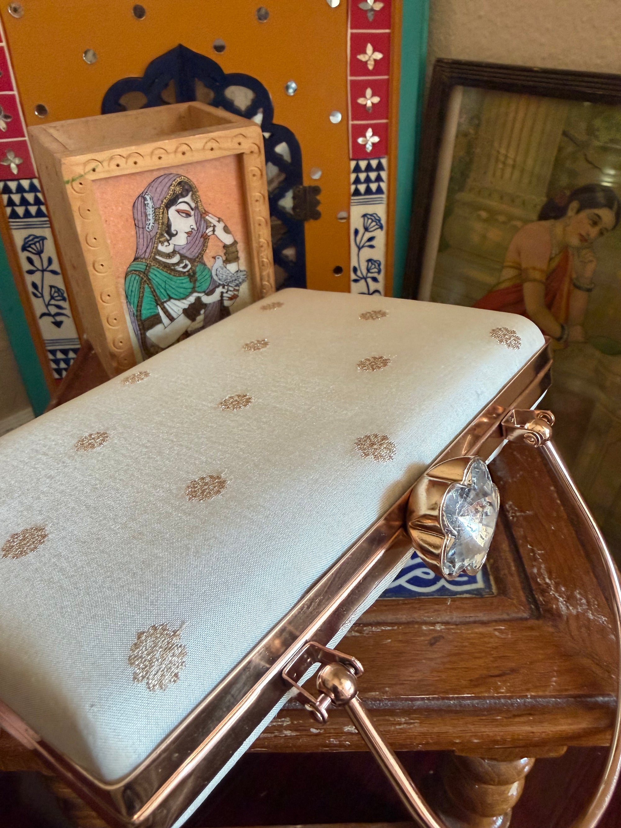 CLUTCH : Kanjivaram Silk (Zari Buttas)