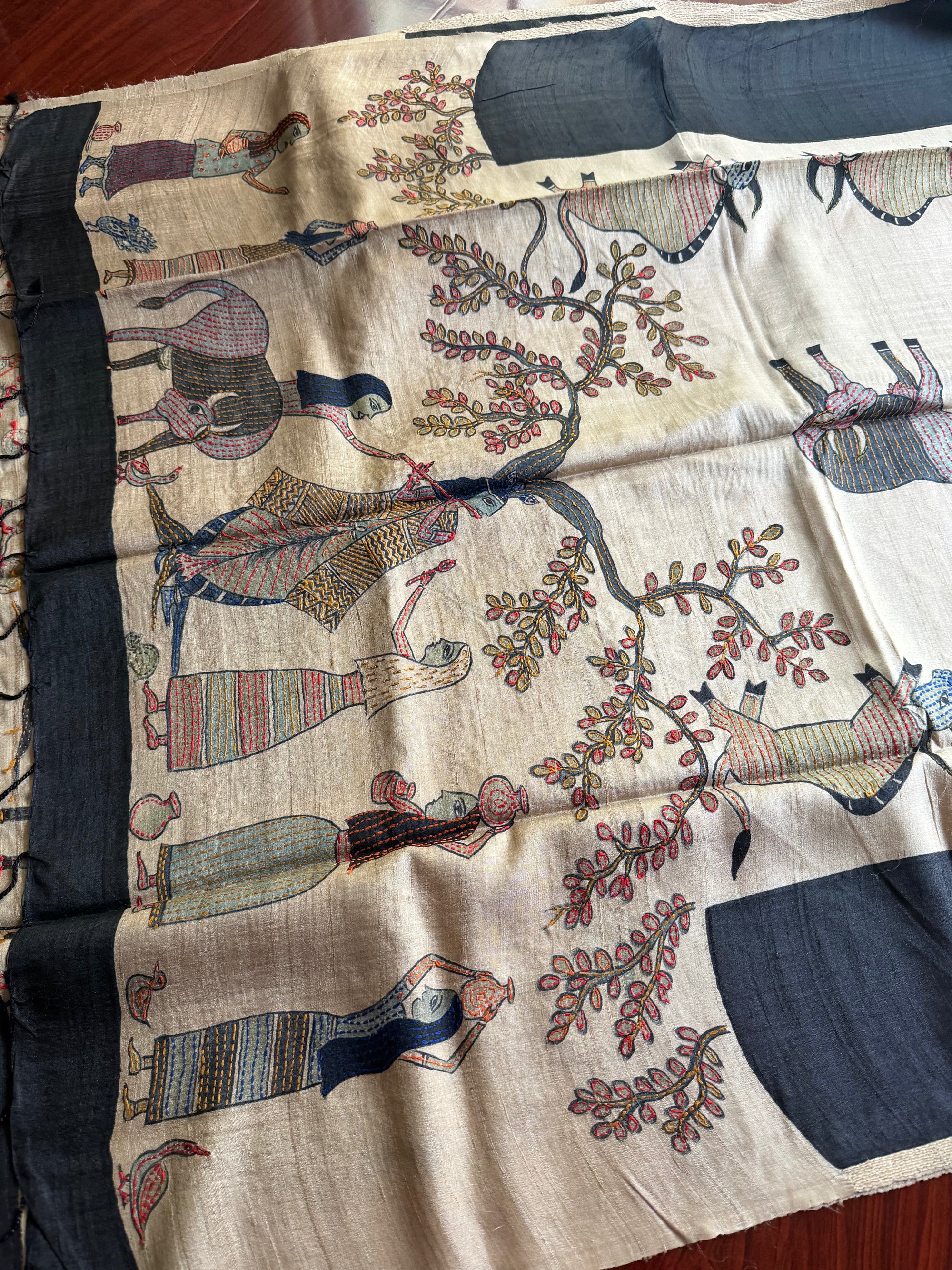 Kamaniya Kantha : Handcrafted DUPPATTA in Tussar