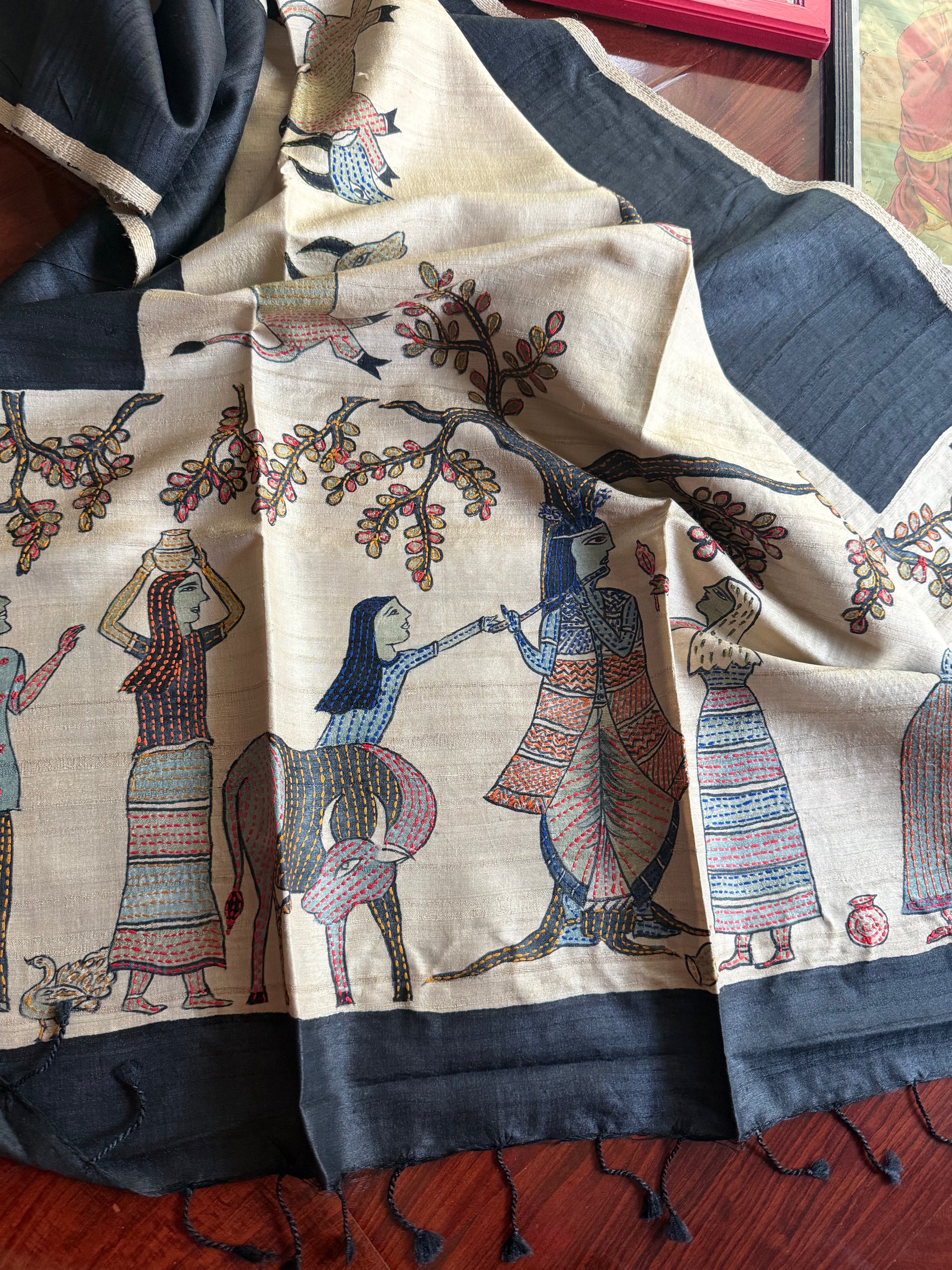 Kamaniya Kantha : Handcrafted DUPPATTA in Tussar