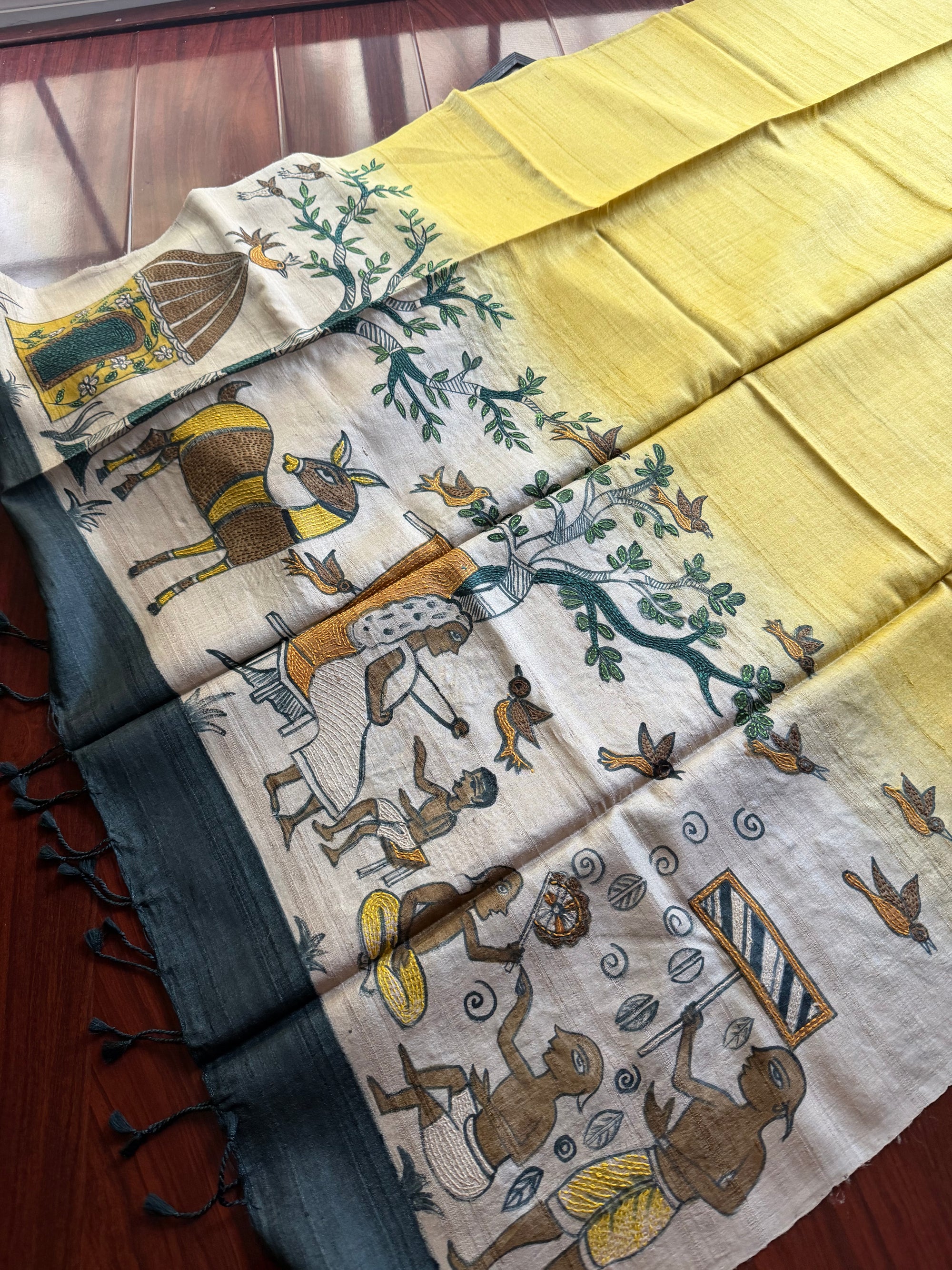 Kamaniya Kantha : Handcrafted DUPPATTA in Tussar