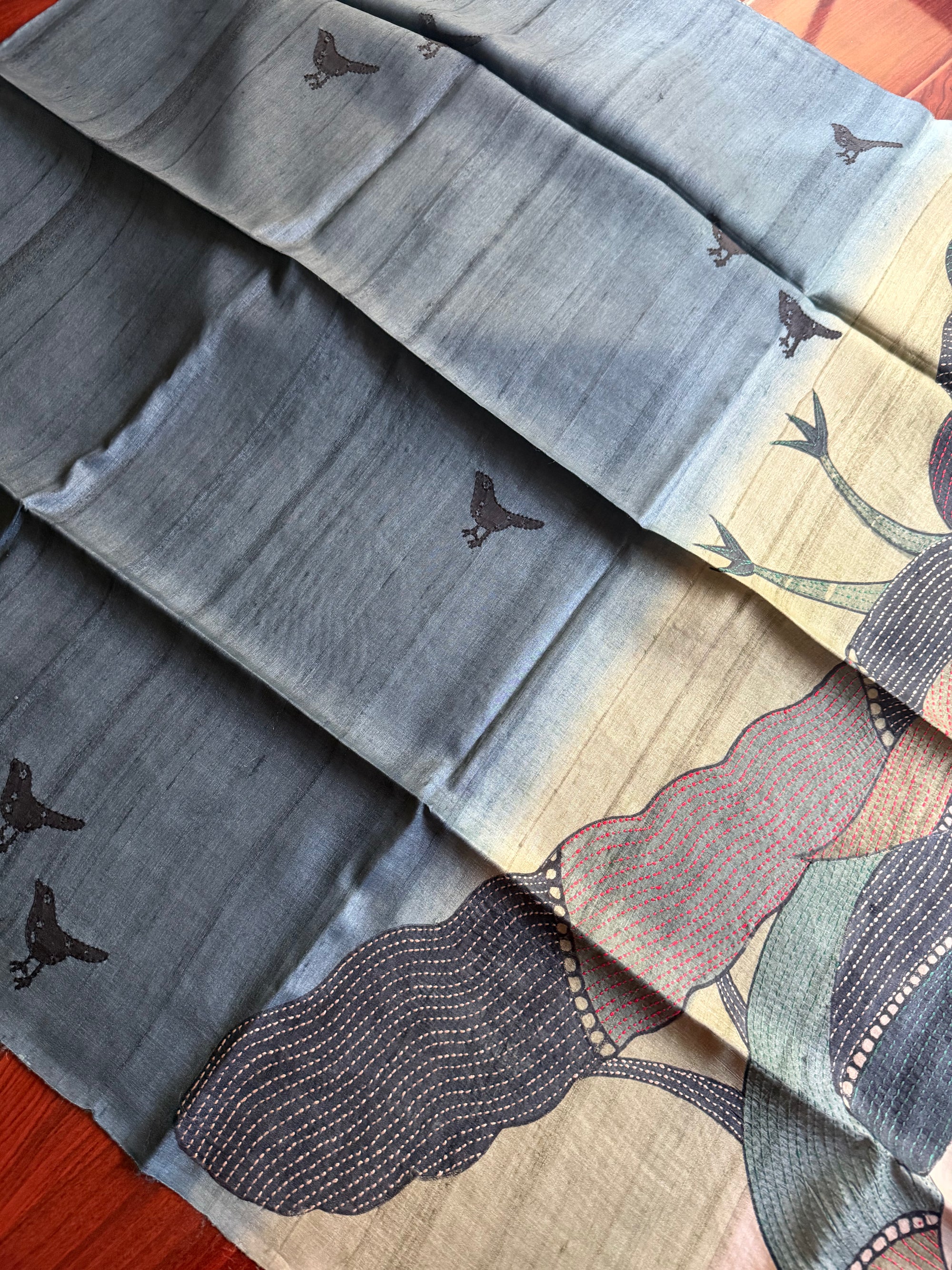 Kamaniya Kantha : Handcrafted DUPPATTA in Tussar