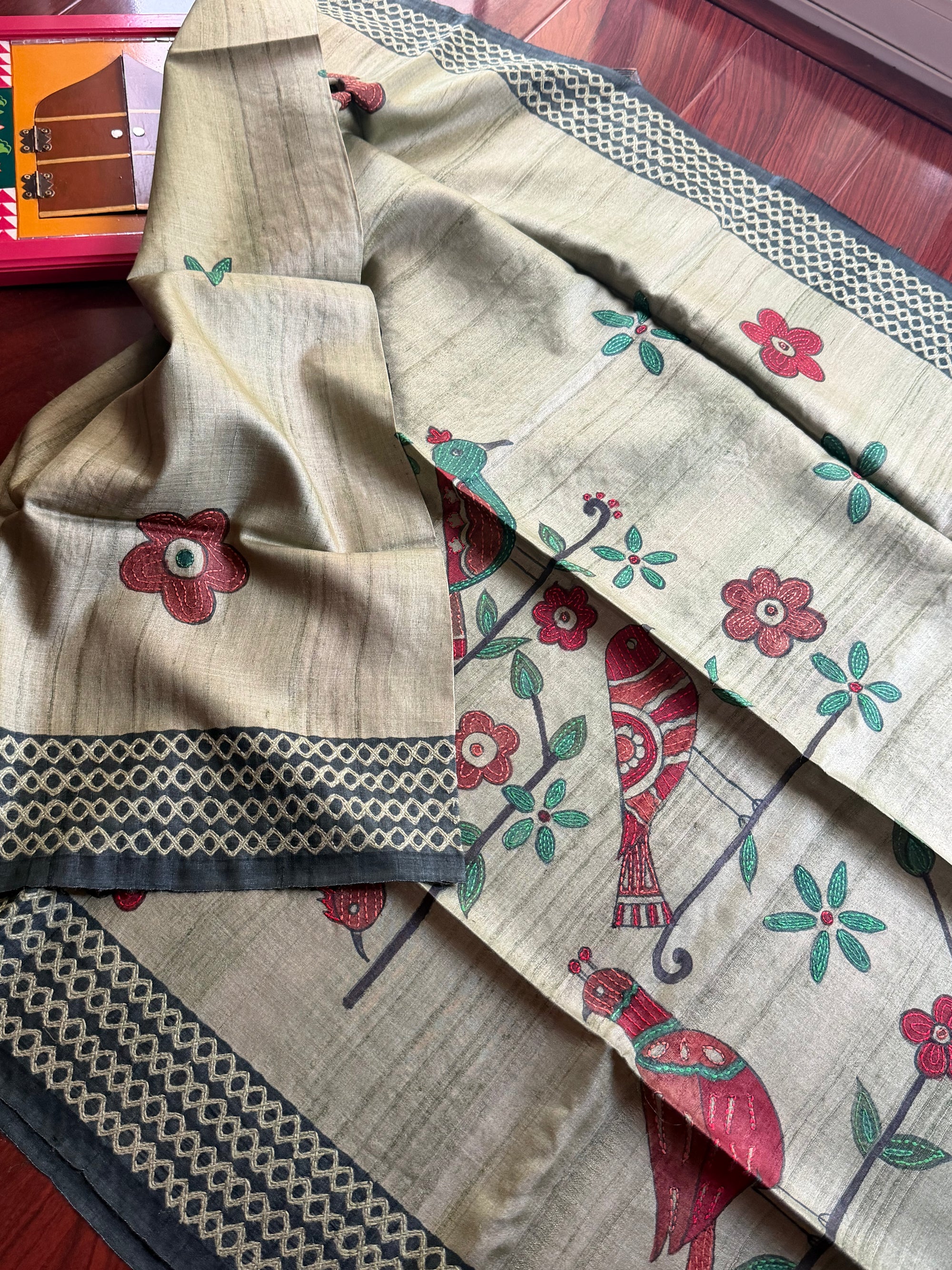Kamaniya Kantha : Handcrafted DUPPATTA in Tussar