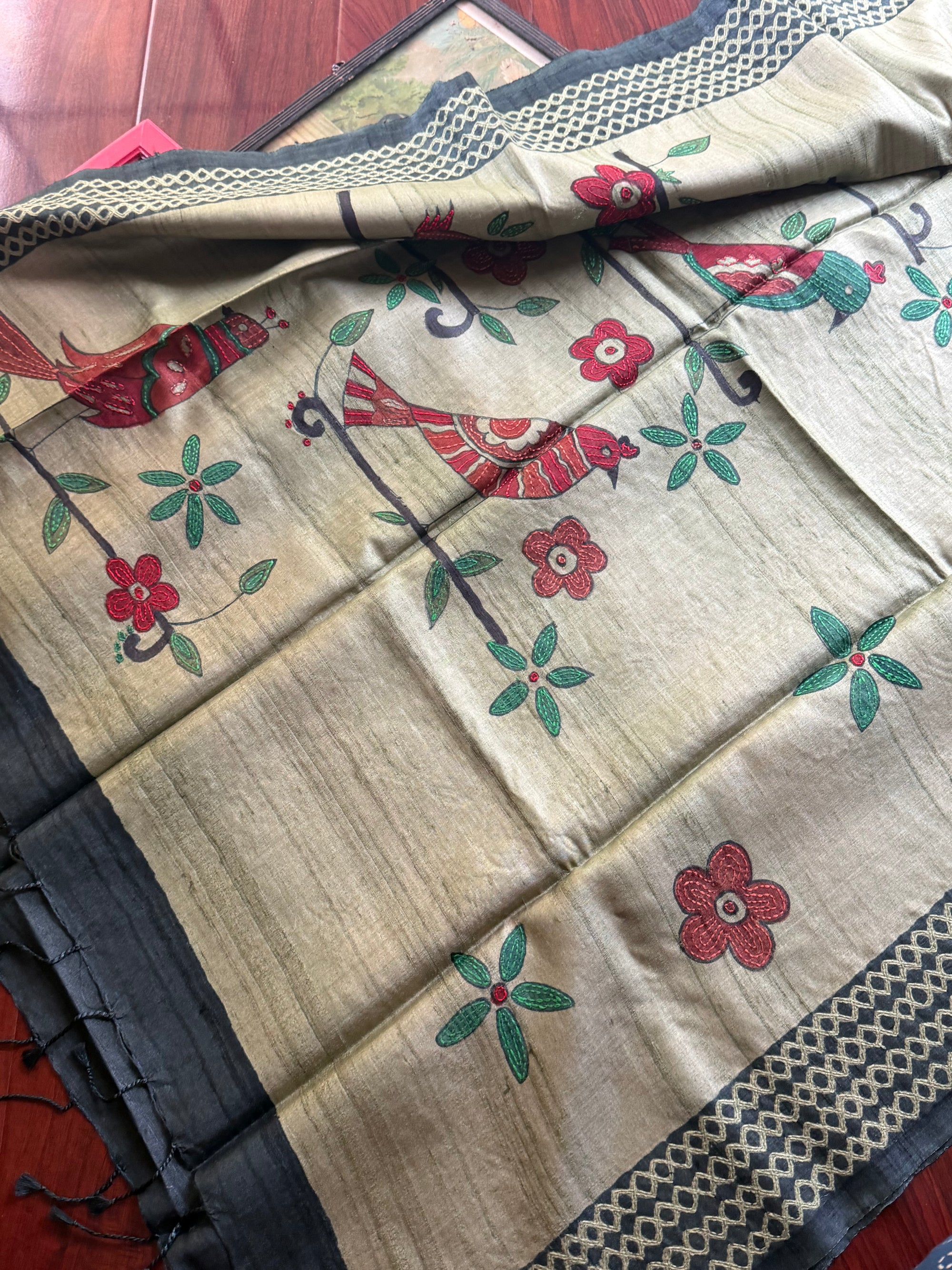 Kamaniya Kantha : Handcrafted DUPPATTA in Tussar