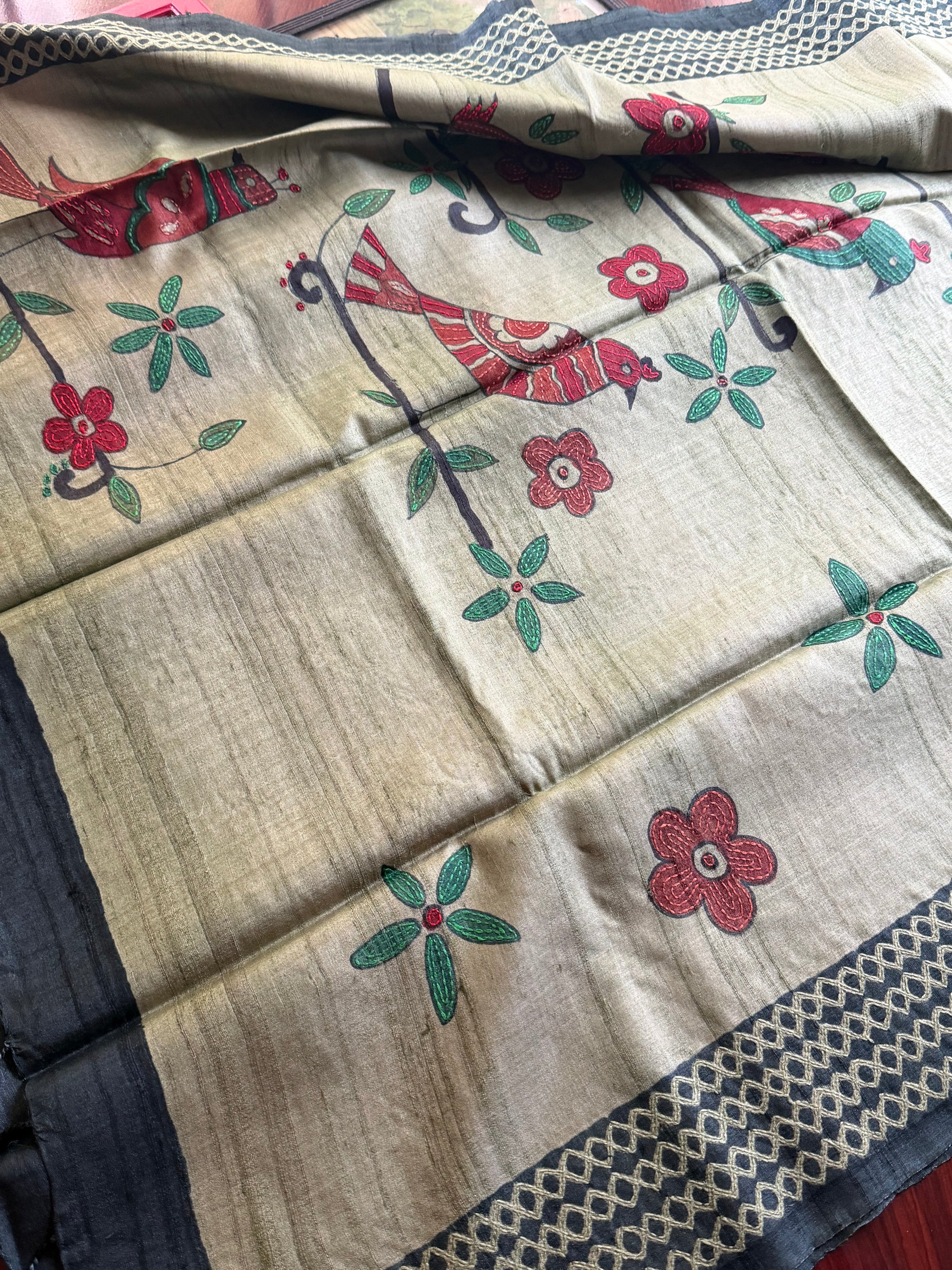 Kamaniya Kantha : Handcrafted DUPPATTA in Tussar