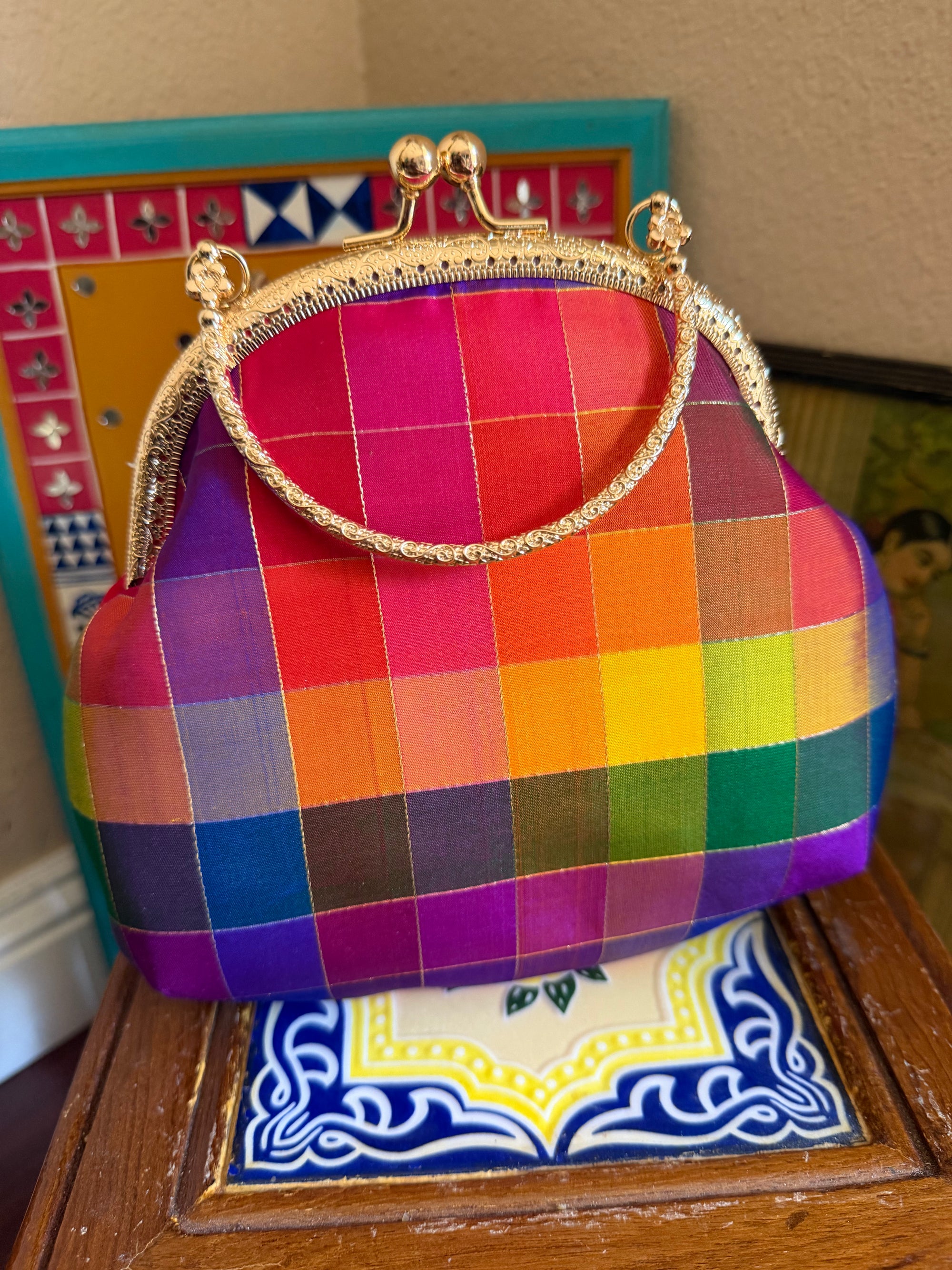 CLUTCH : Kanjivaram Silk (Paalum Pazhamum kattam)