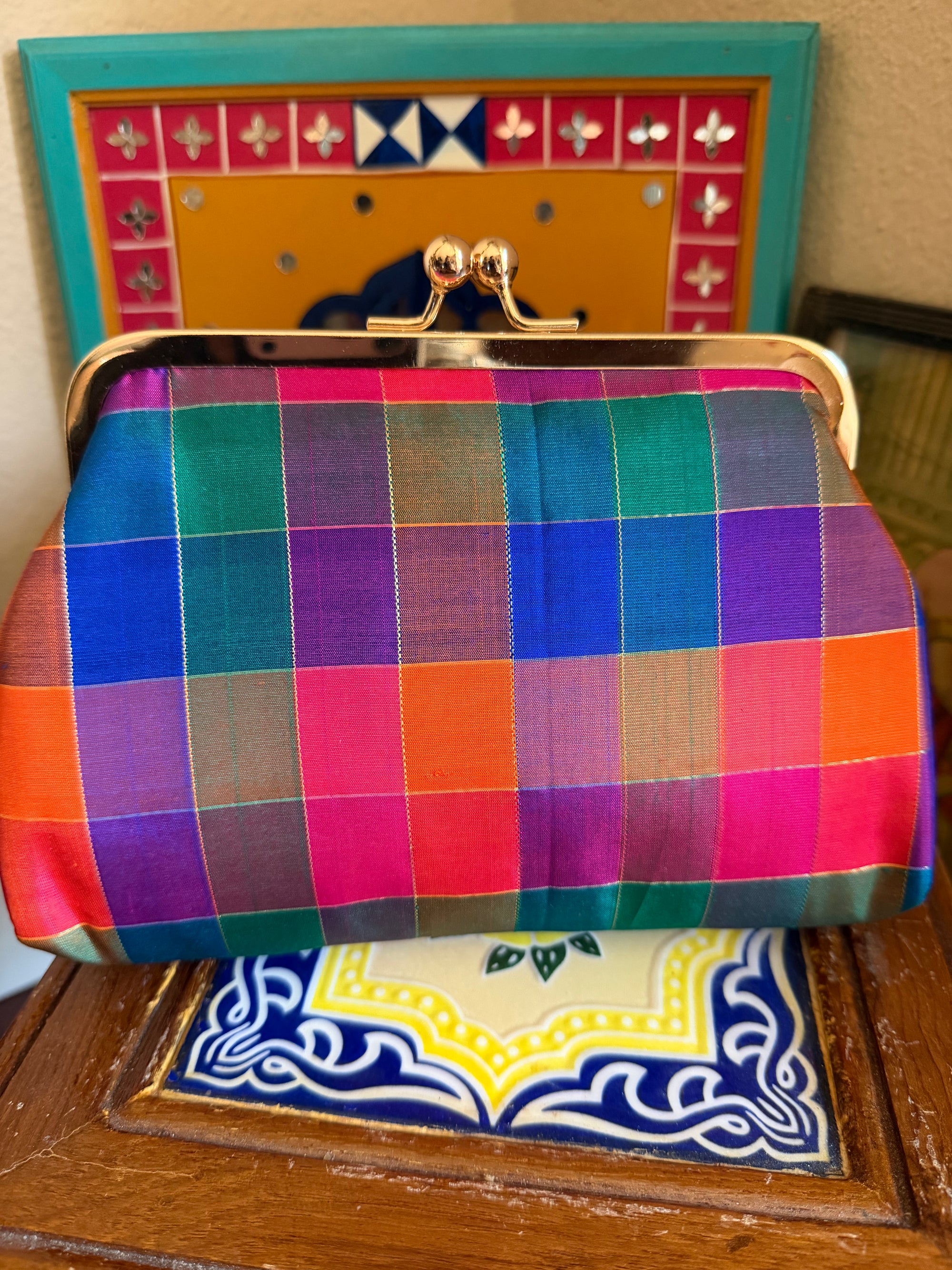 CLUTCH : Kanjivaram Silk (Paalum Pazhamum kattam)