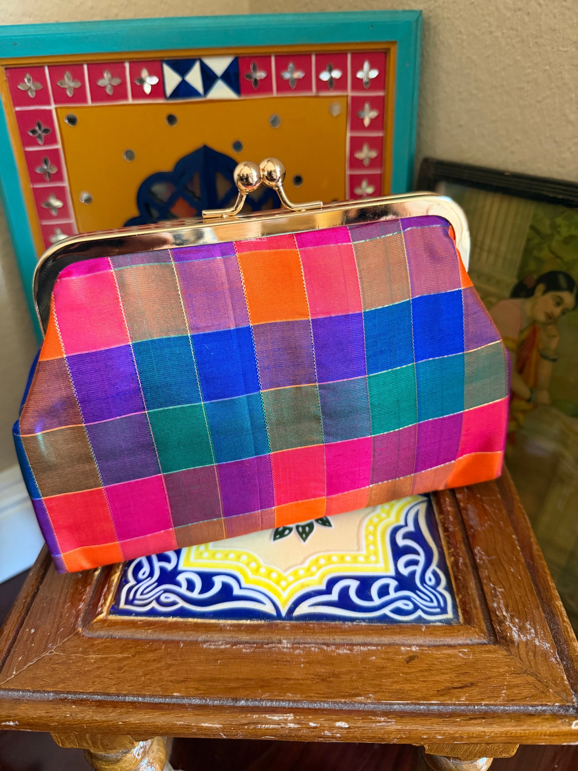 CLUTCH : Kanjivaram Silk (Paalum Pazhamum kattam)