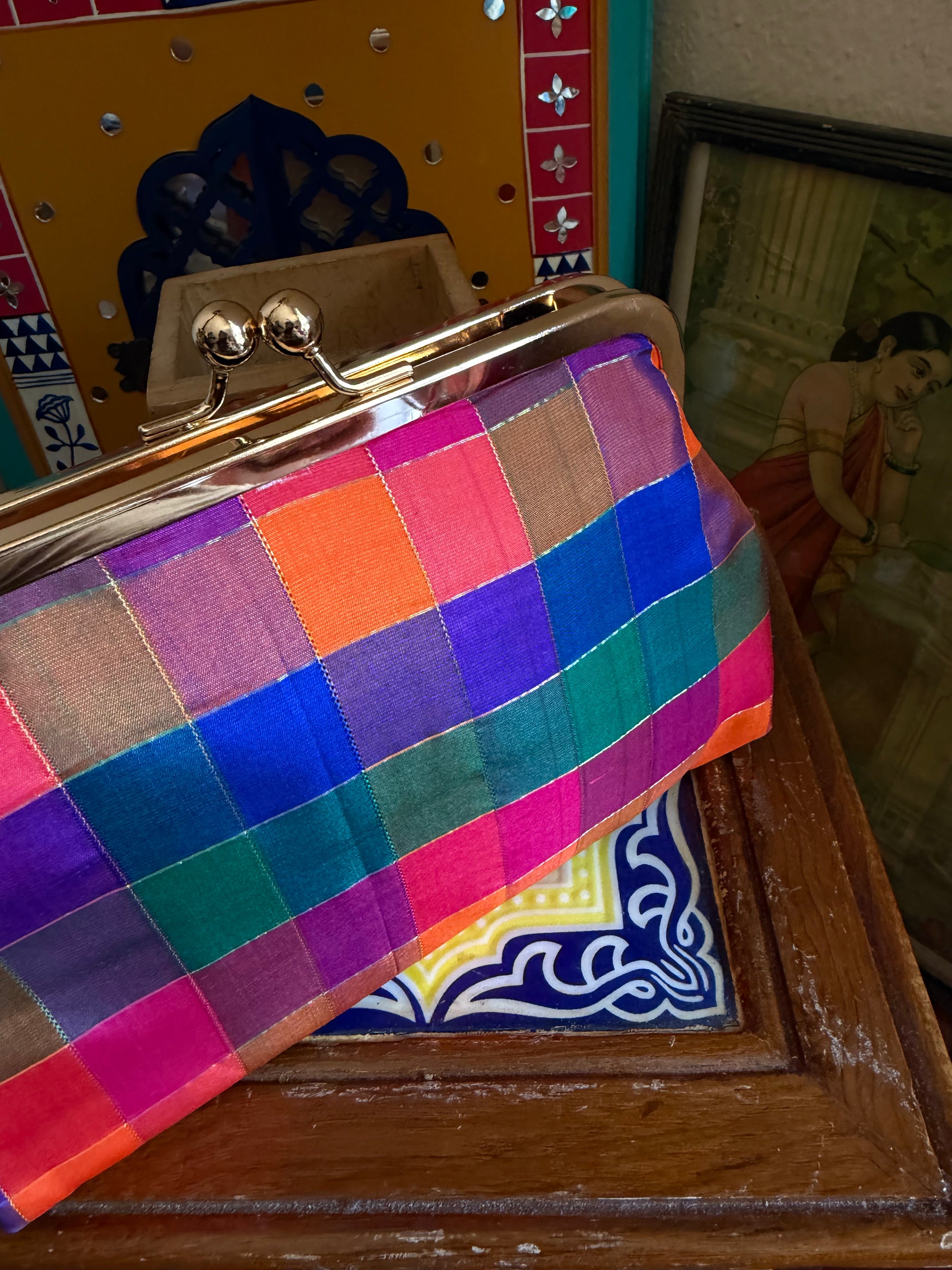 CLUTCH : Kanjivaram Silk (Paalum Pazhamum kattam)