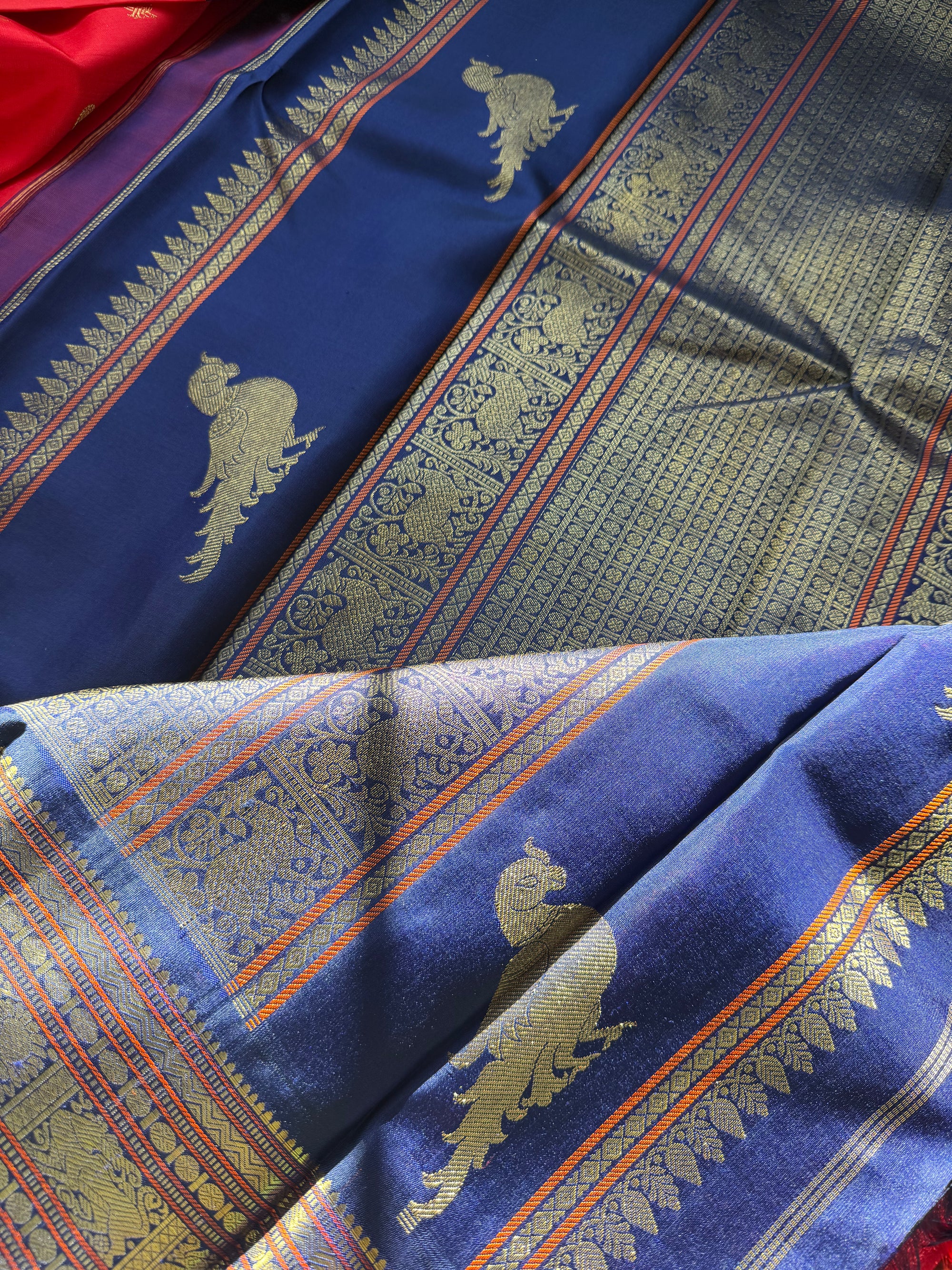 MYTHILI:  KORVAI KANJIVARAM KILI PALLU