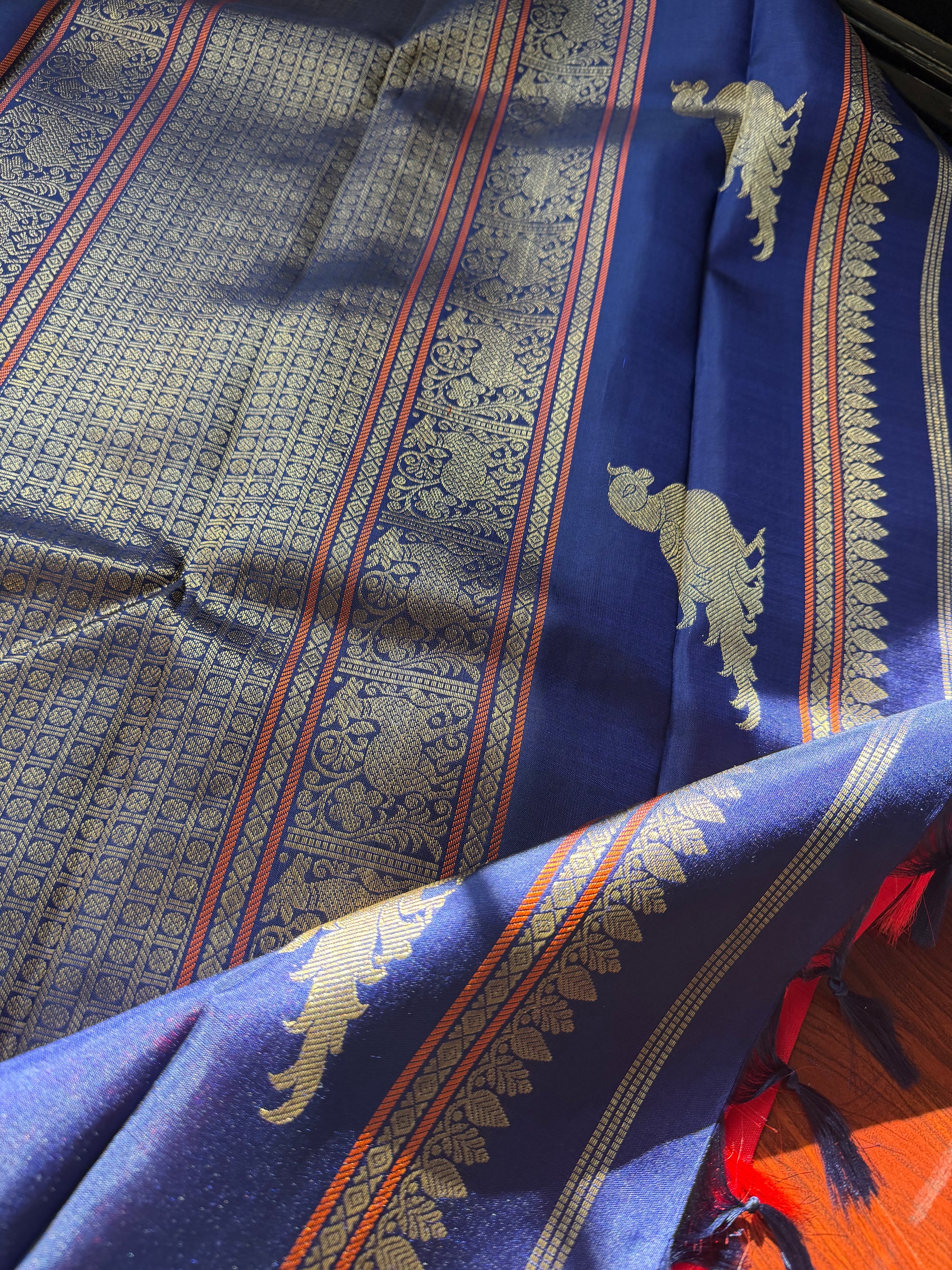 MYTHILI:  KORVAI KANJIVARAM KILI PALLU