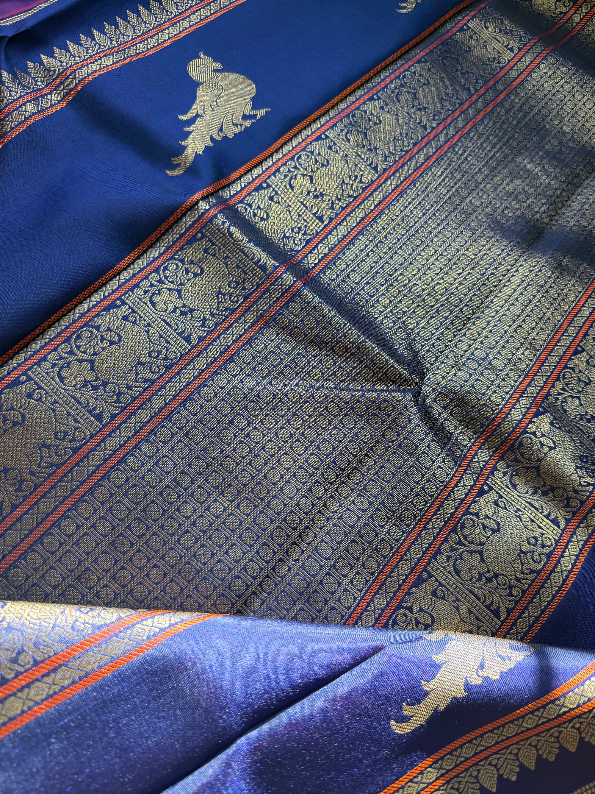 MYTHILI:  KORVAI KANJIVARAM KILI PALLU