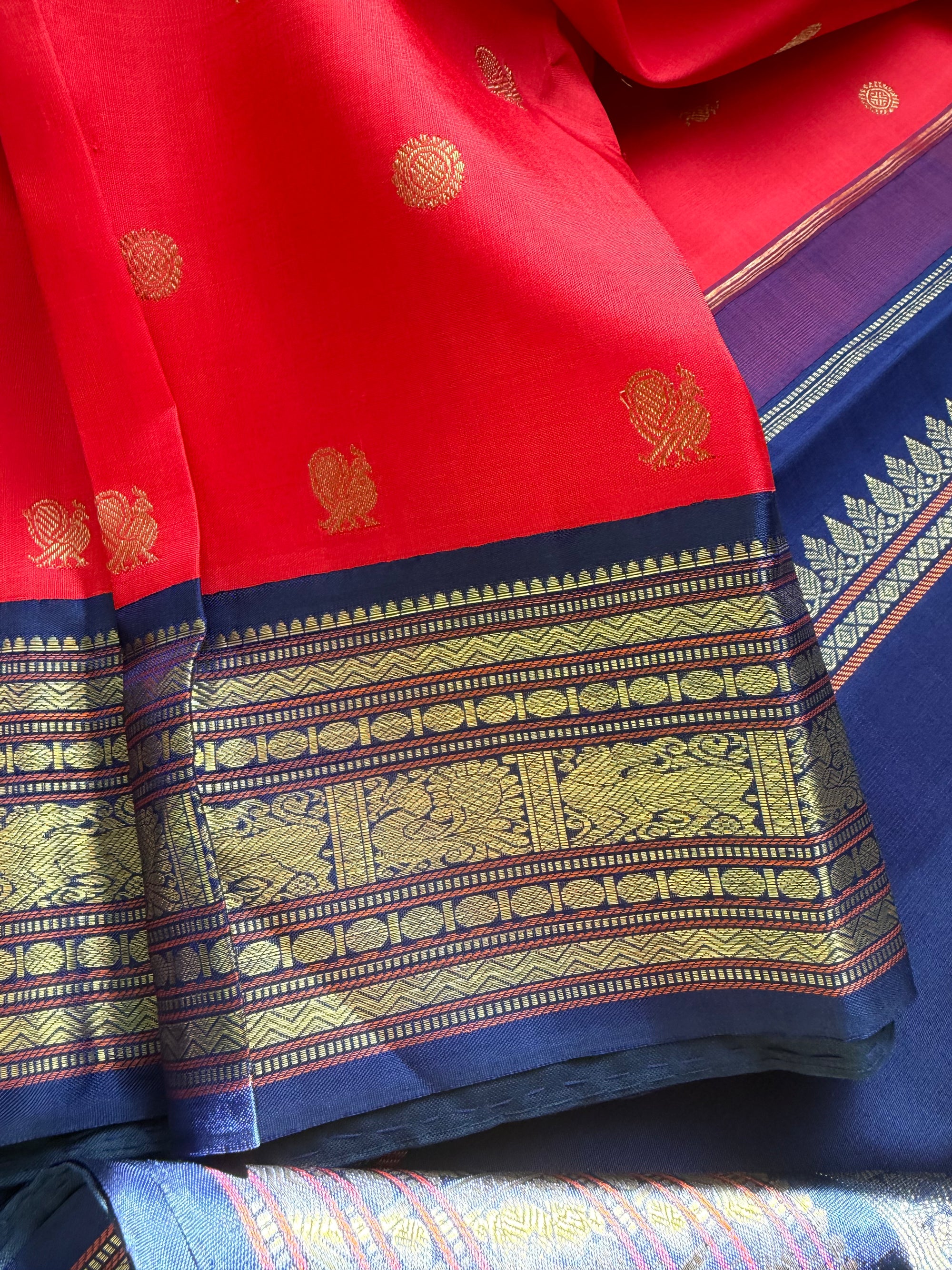 MYTHILI:  KORVAI KANJIVARAM KILI PALLU