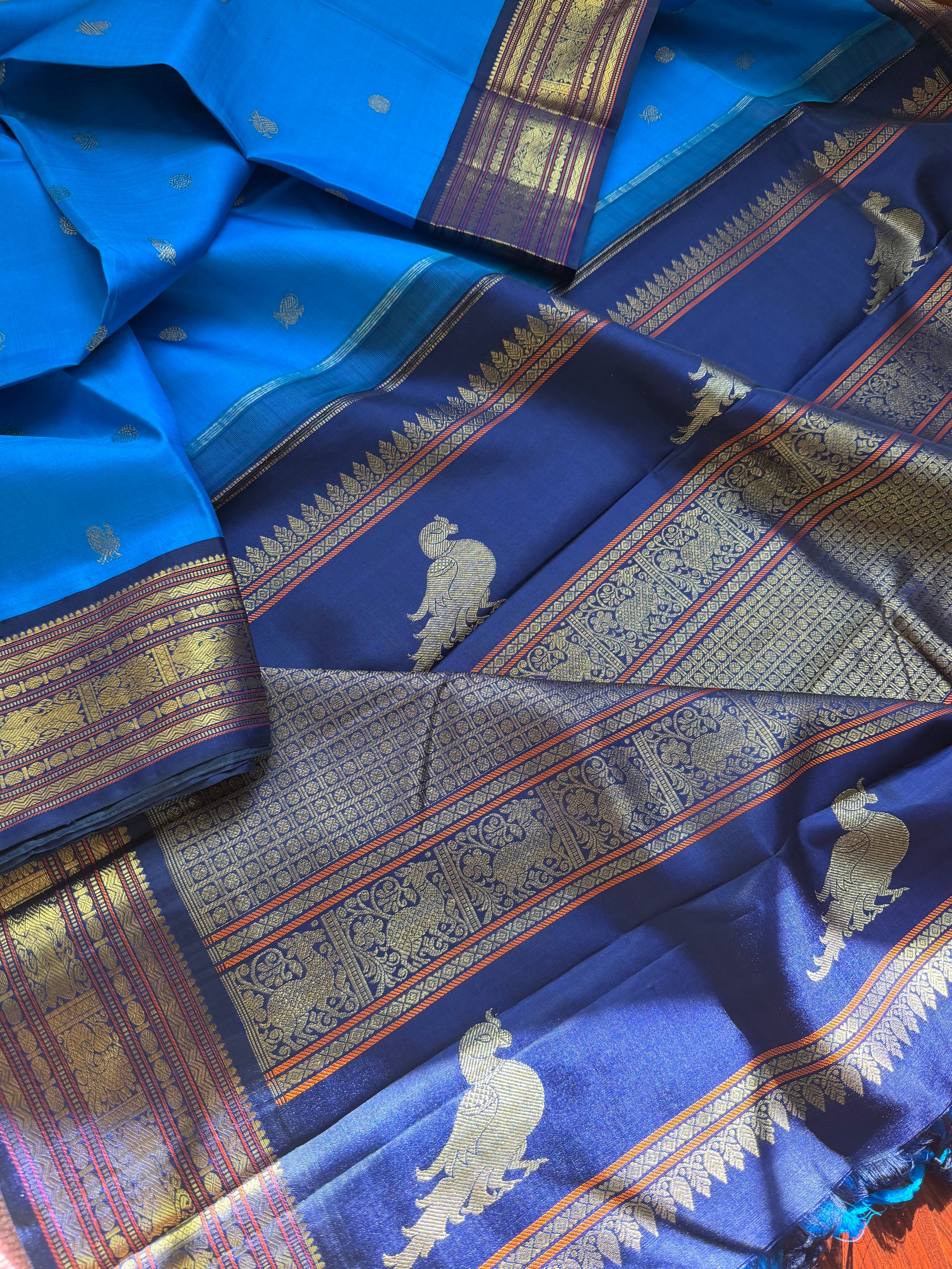 MYTHILI:  KORVAI KANJIVARAM KILI PALLU