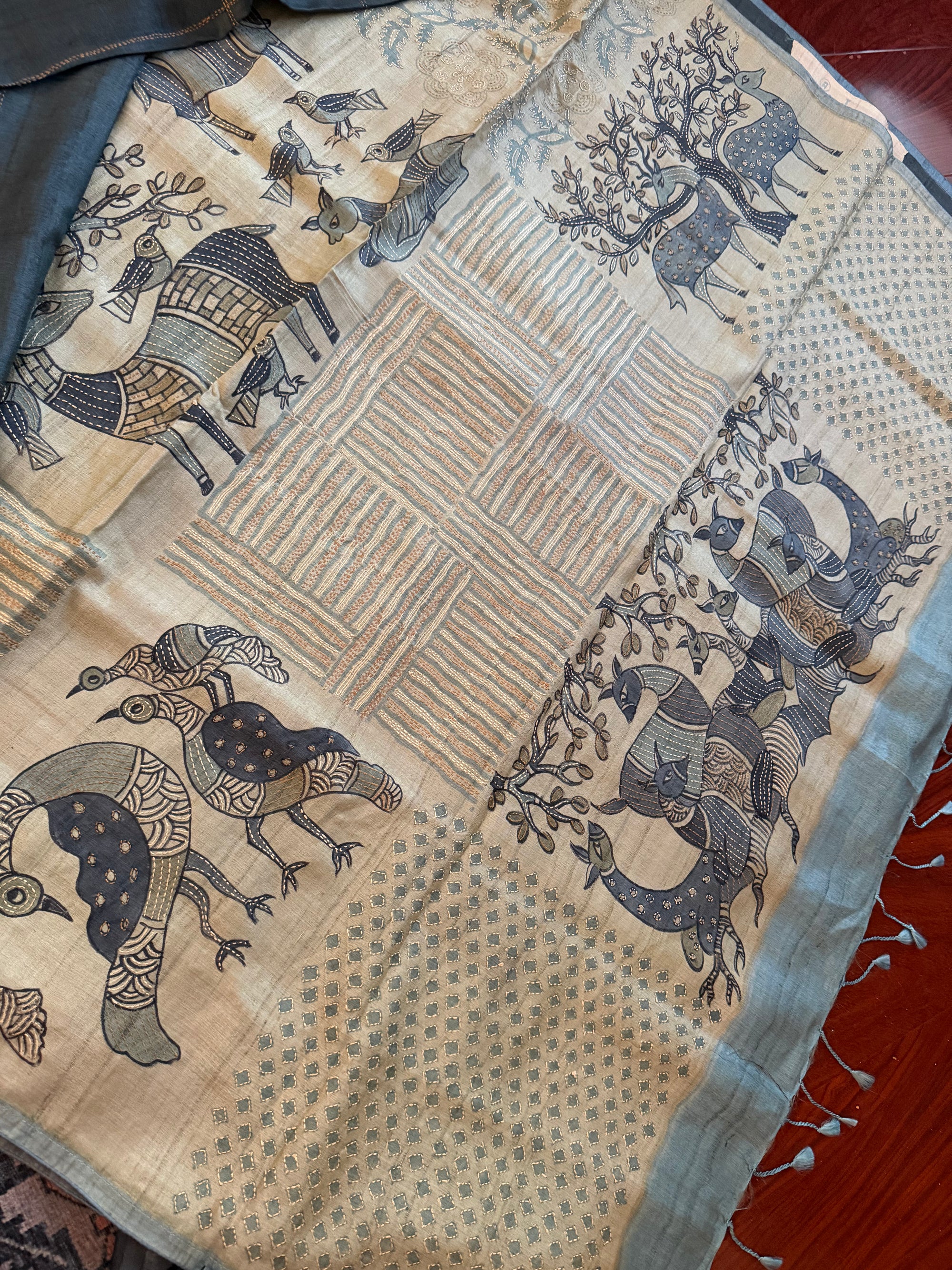 Kamaniya Kantha : Handcrafted Tussar