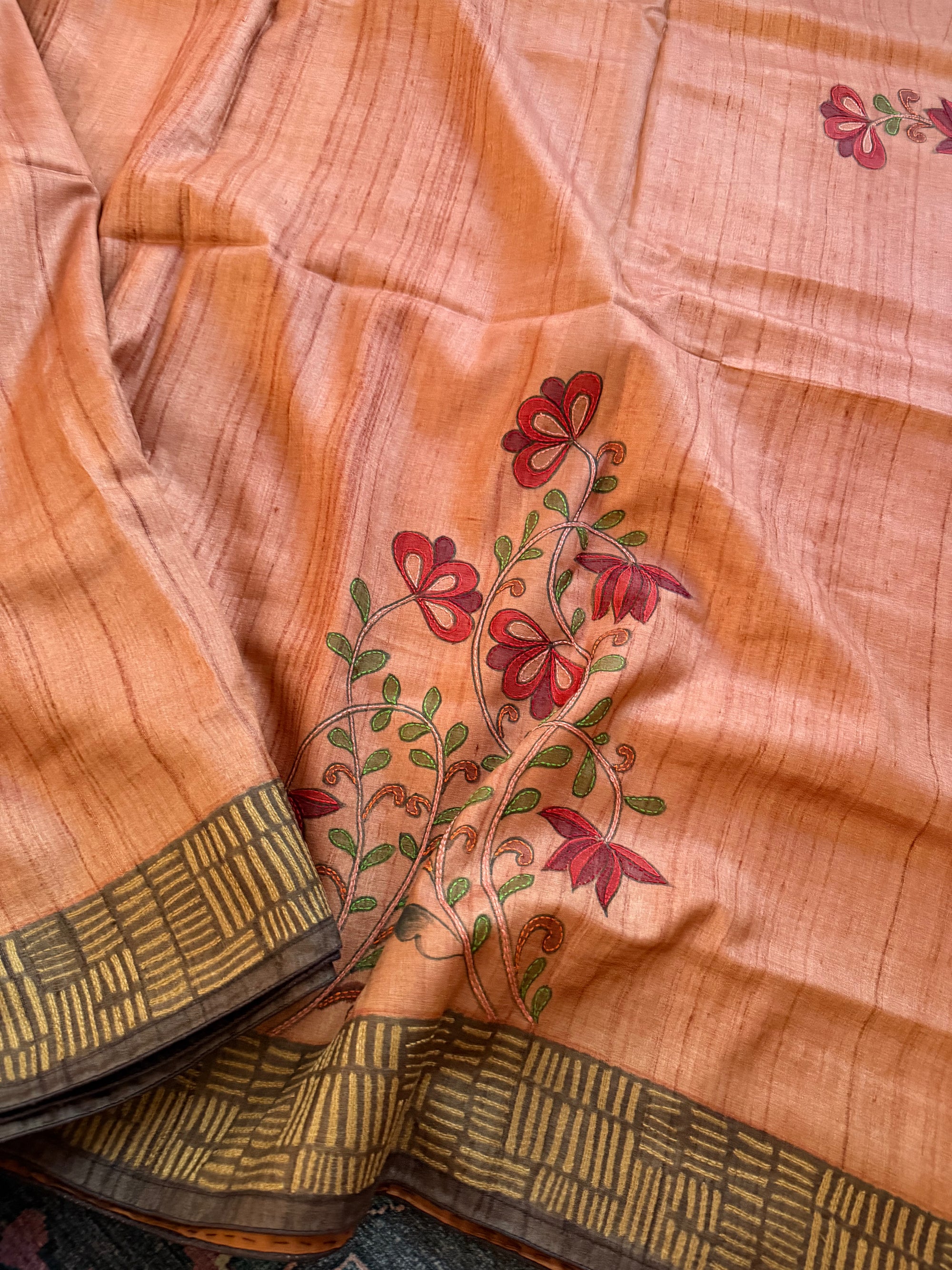 Kamaniya Kantha : Handcrafted Tussar