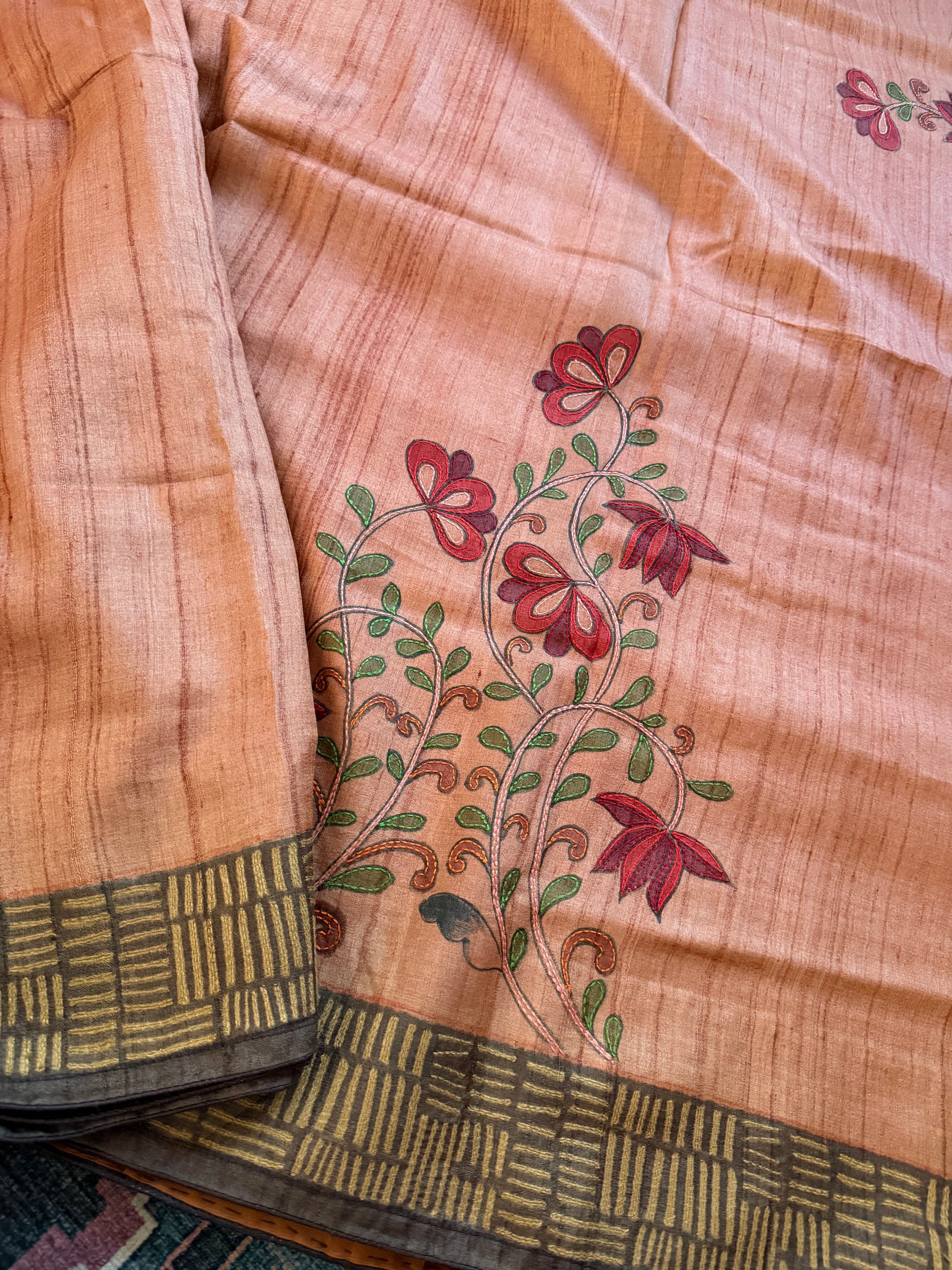 Kamaniya Kantha : Handcrafted Tussar