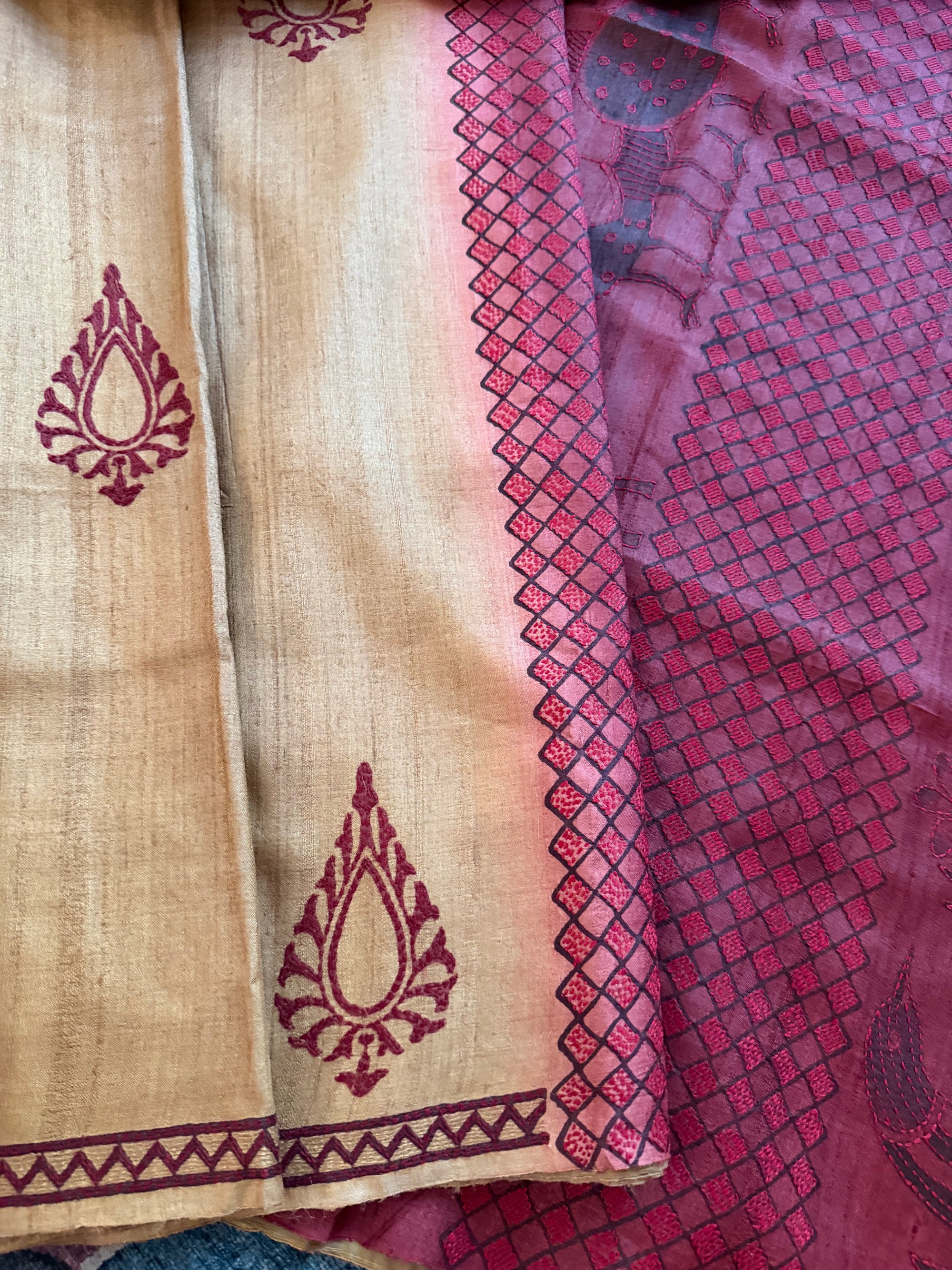Kamaniya Kantha : Handcrafted Tussar