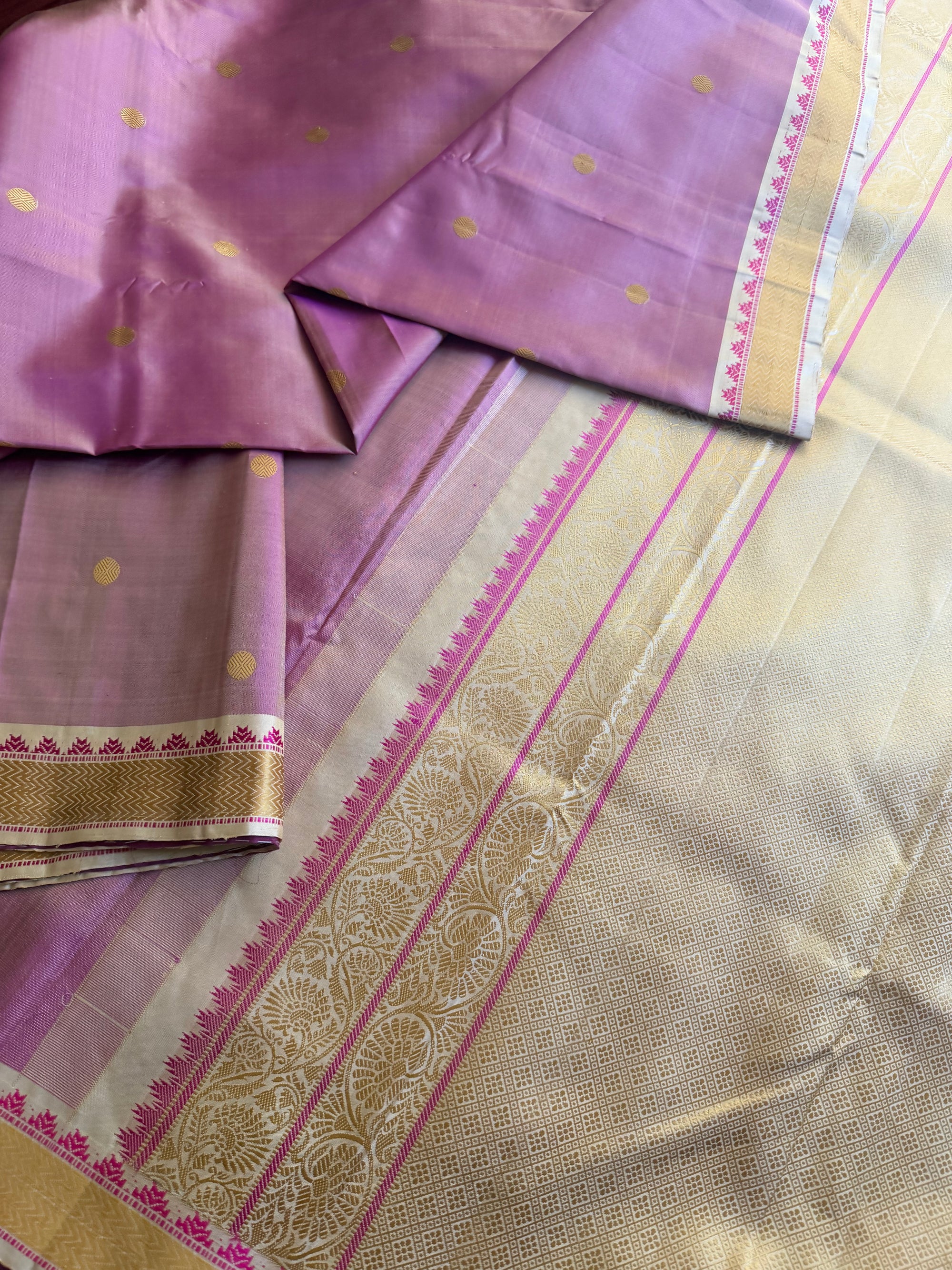 No Zari Korvai Kanjivaram Silk (Shot Onion Pink)