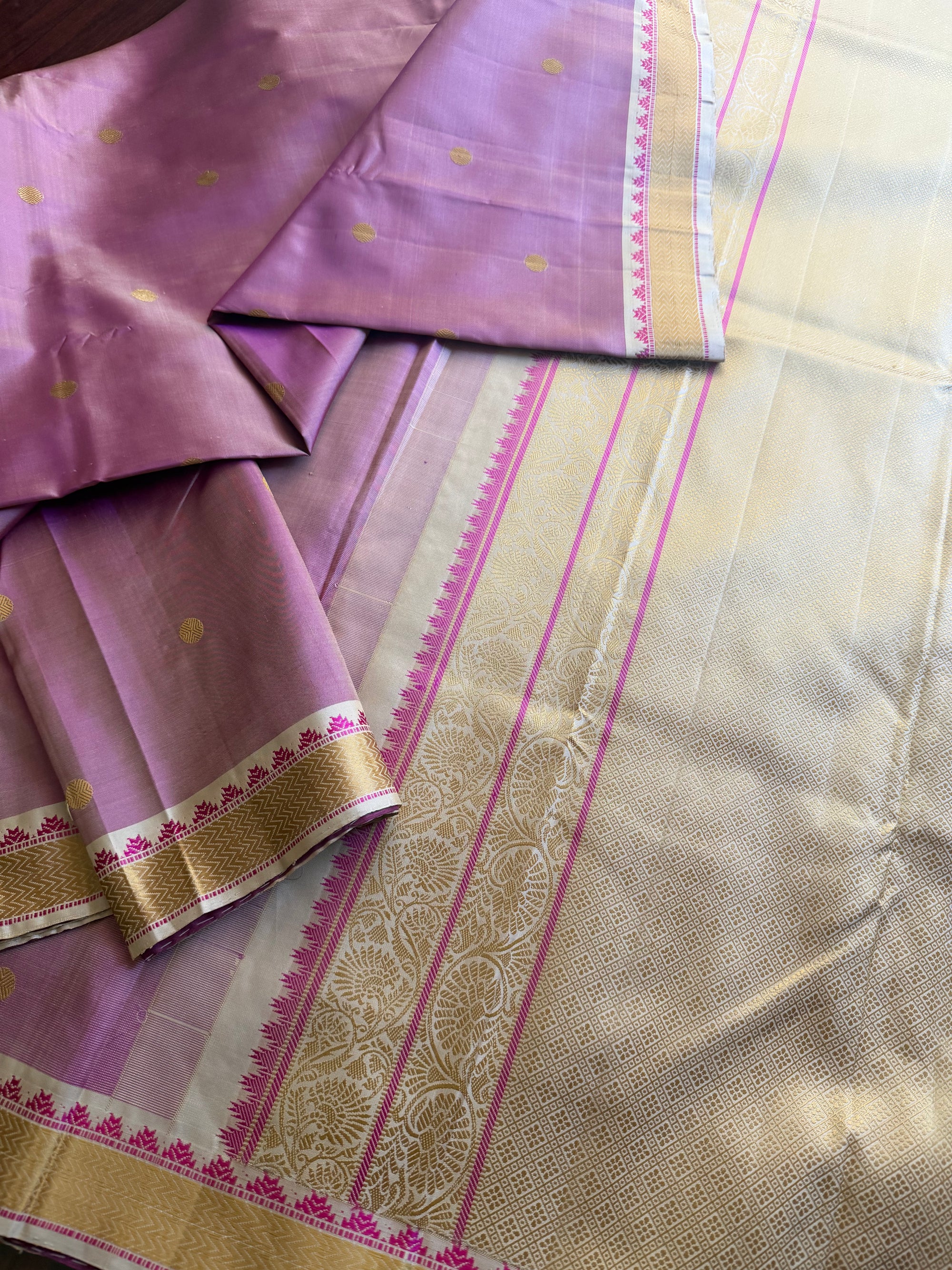 No Zari Korvai Kanjivaram Silk (Shot Onion Pink)