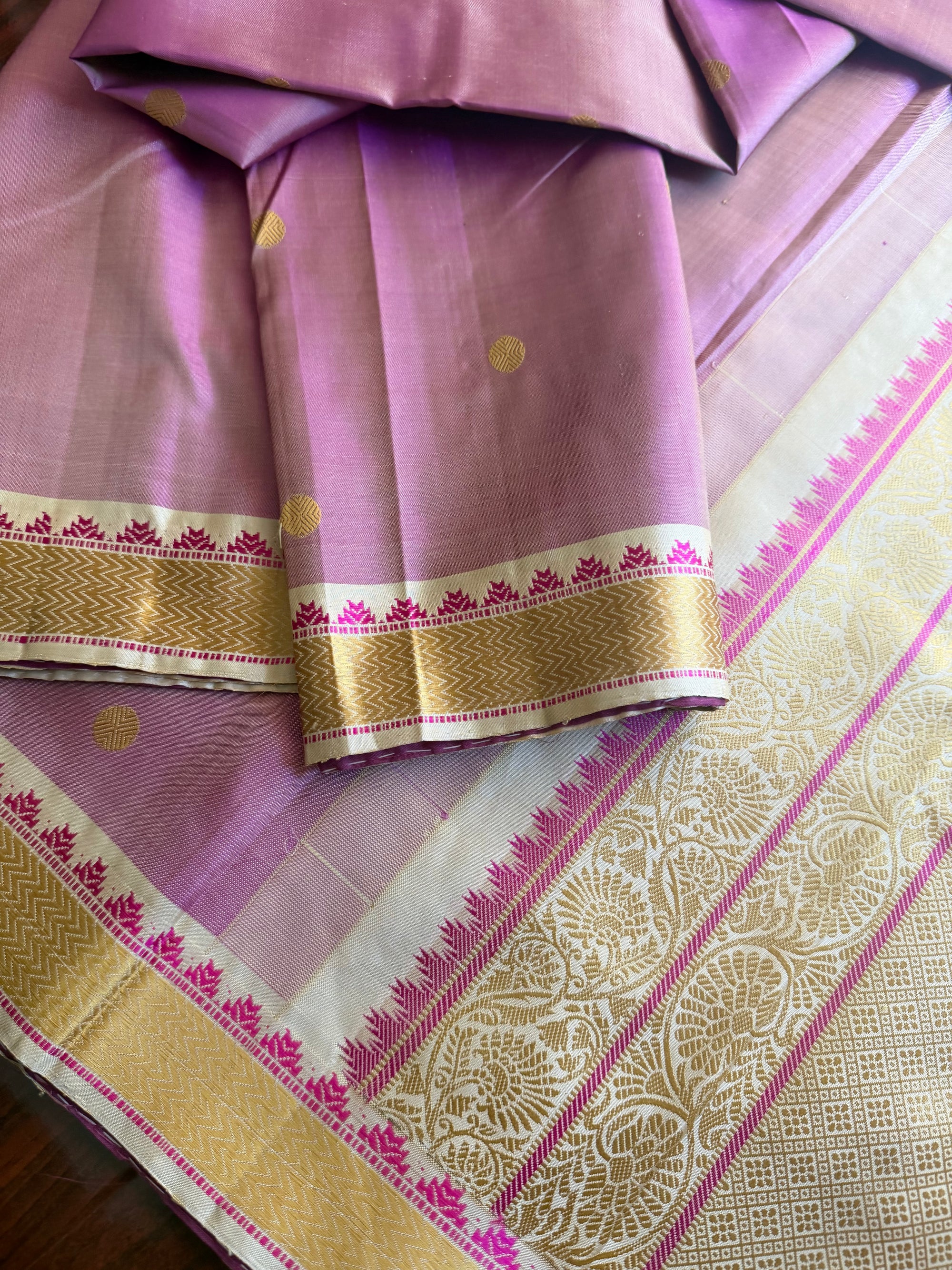 No Zari Korvai Kanjivaram Silk (Shot Onion Pink)