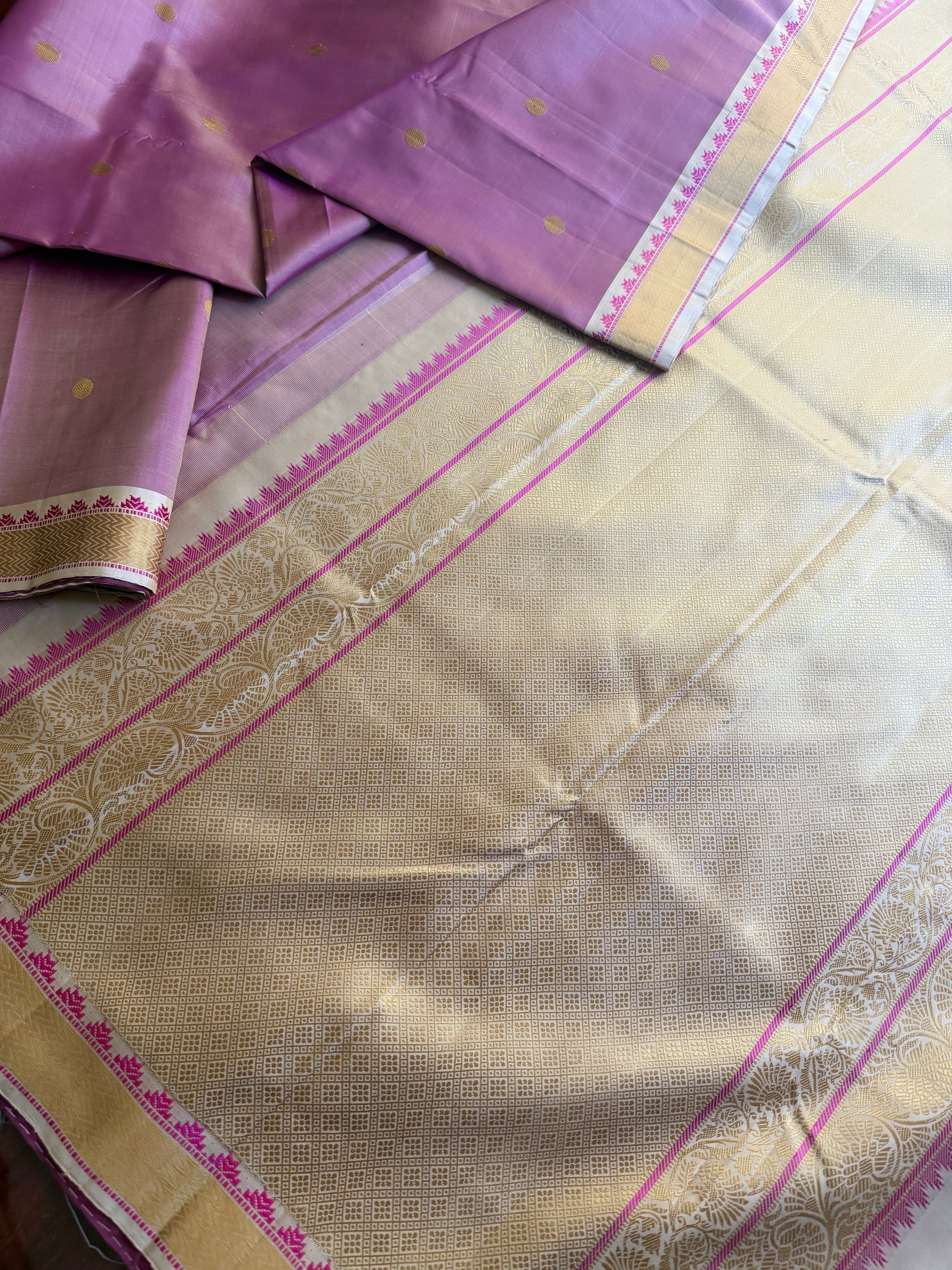 No Zari Korvai Kanjivaram Silk (Shot Onion Pink)