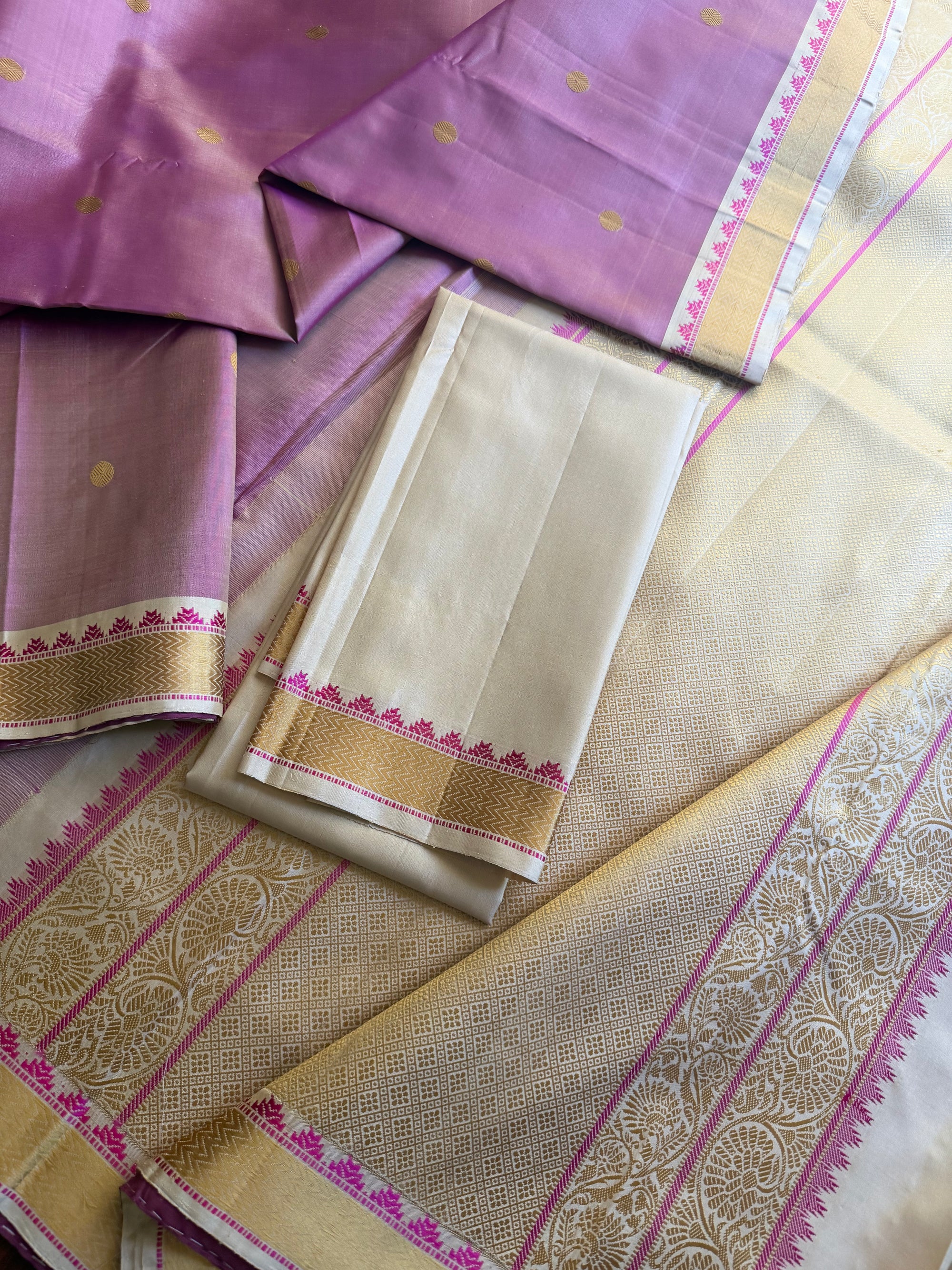 No Zari Korvai Kanjivaram Silk (Shot Onion Pink)