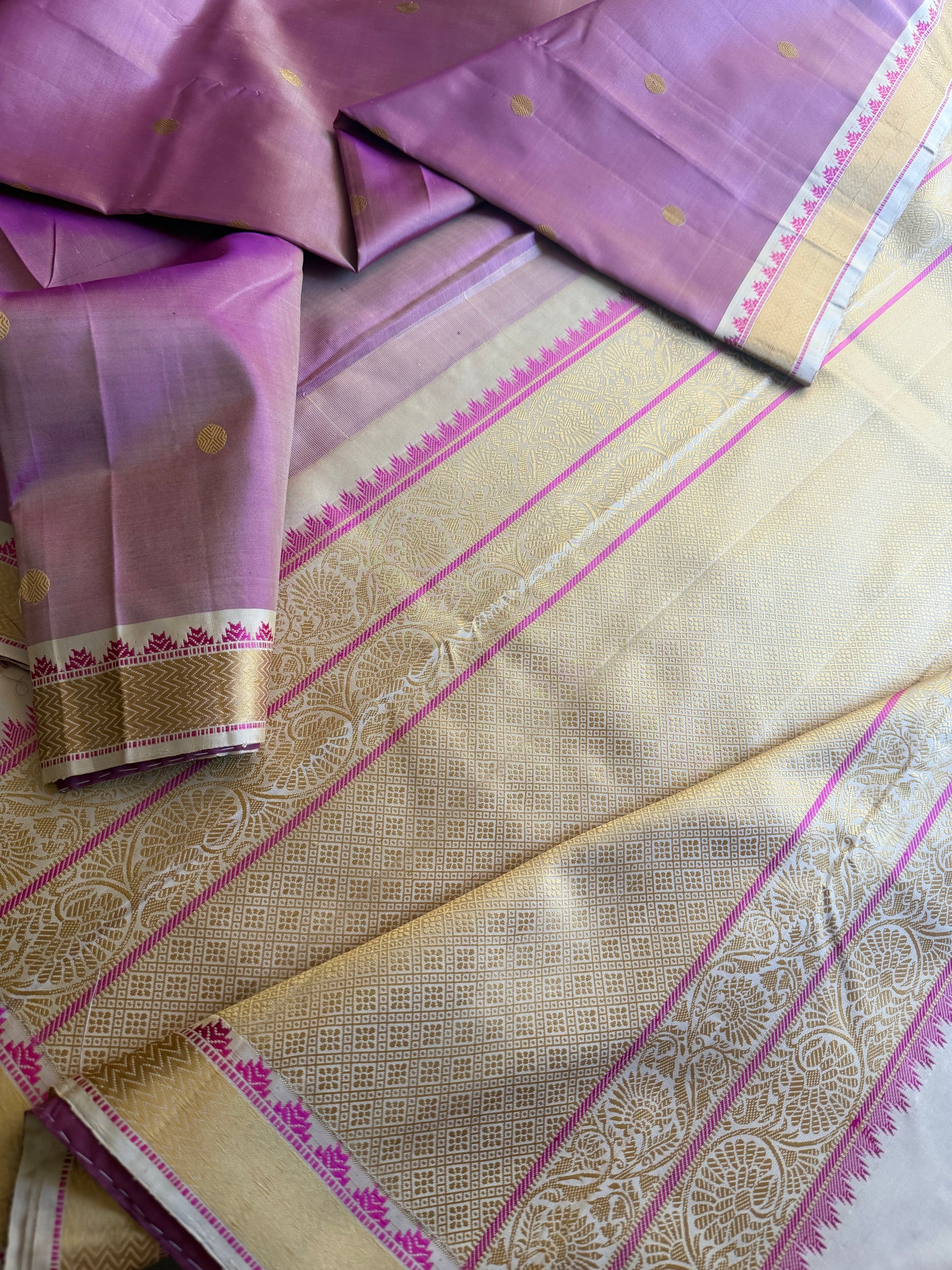 No Zari Korvai Kanjivaram Silk (Shot Onion Pink)