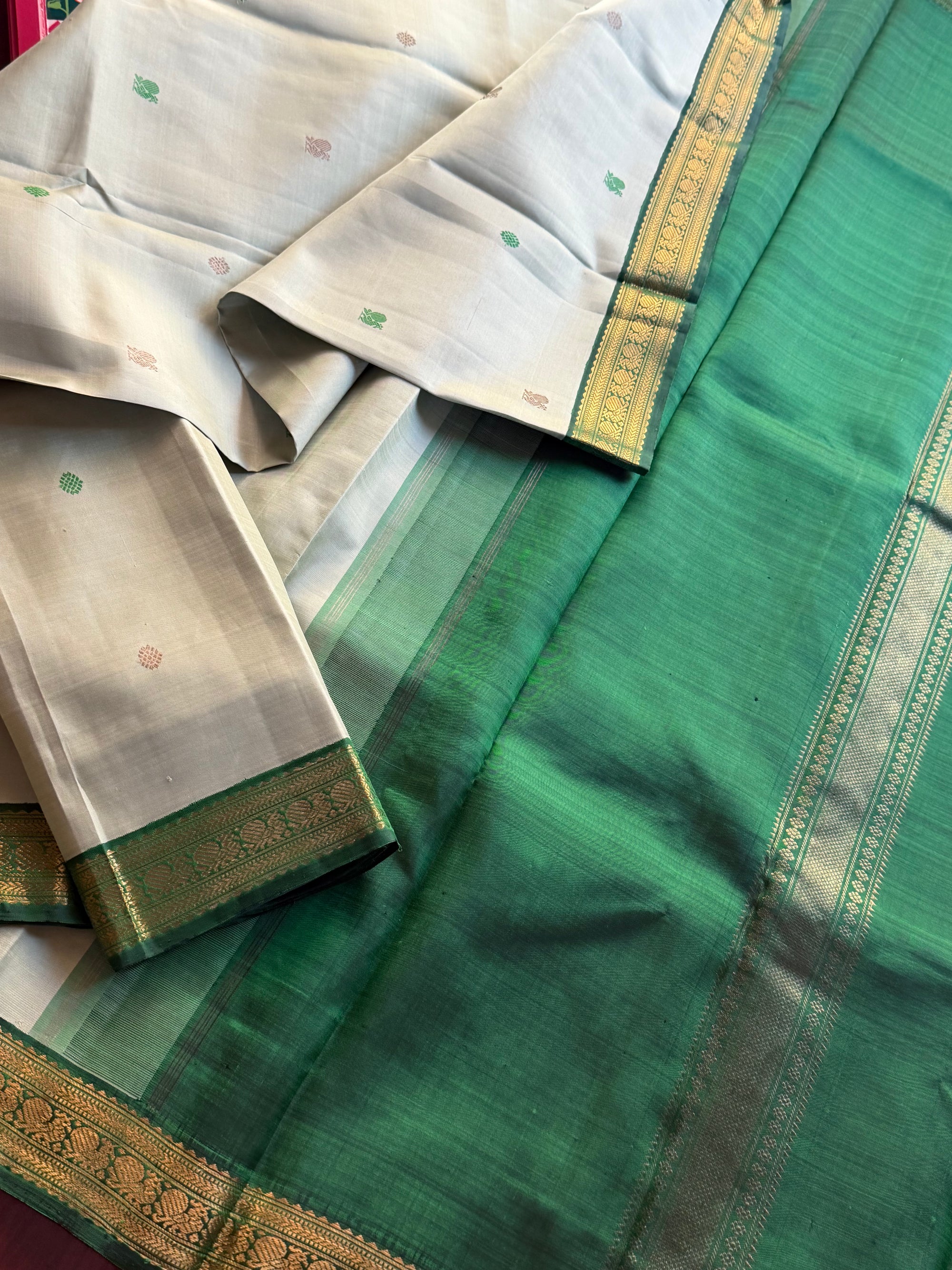 MAATHEY: SHADES OF GREEN (Mint Green)