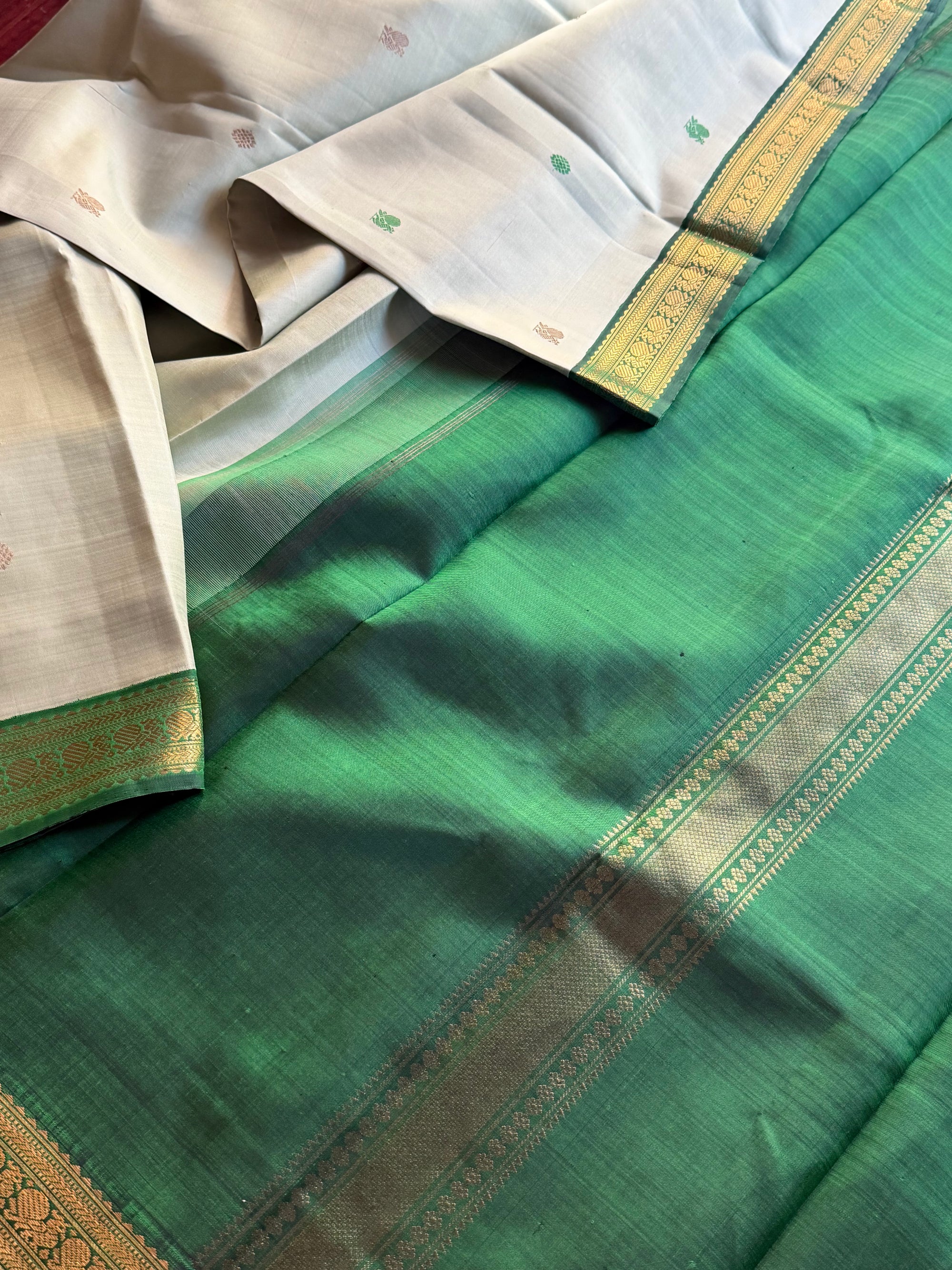 MAATHEY: SHADES OF GREEN (Mint Green)