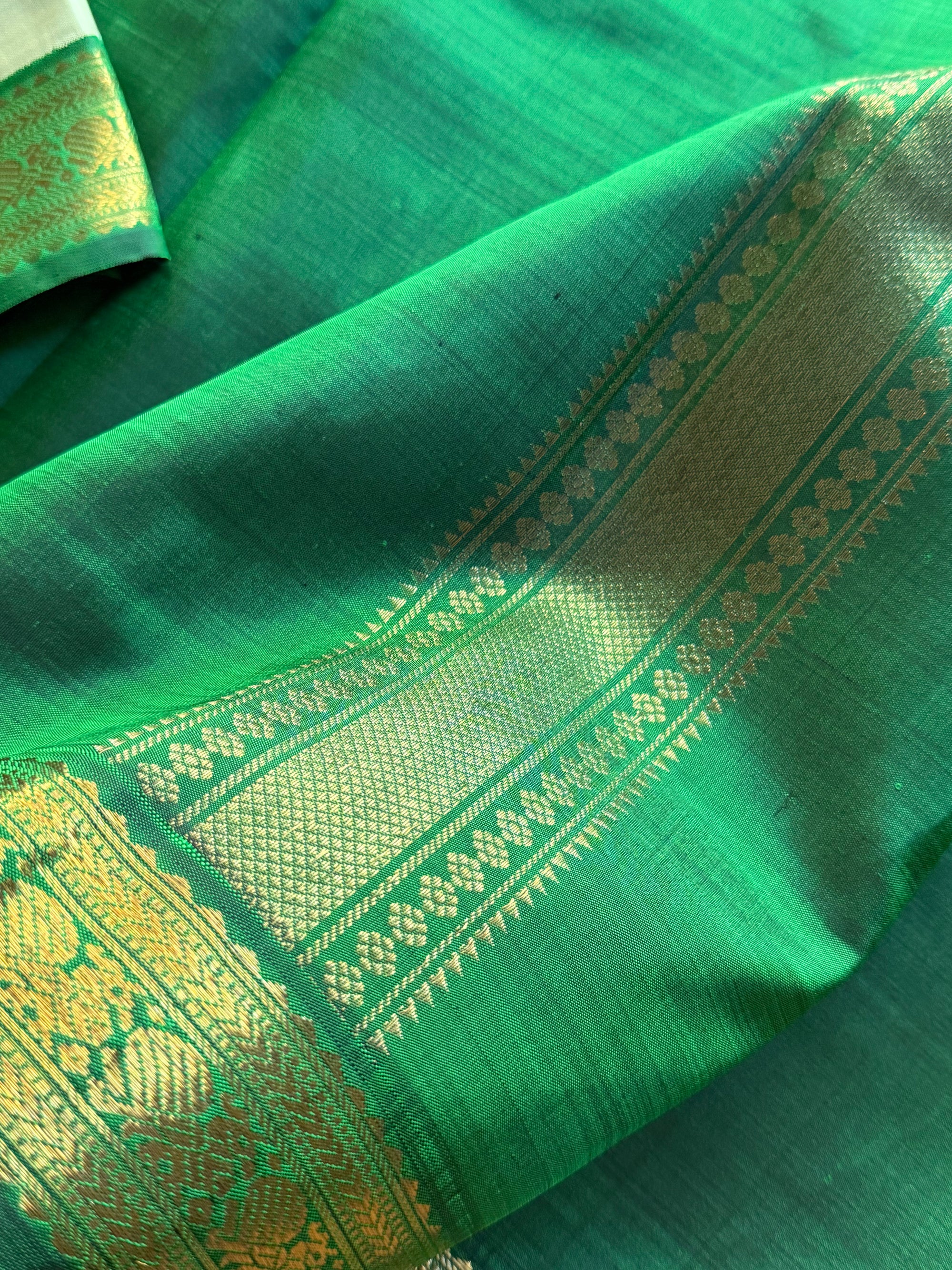 MAATHEY: SHADES OF GREEN (Mint Green)