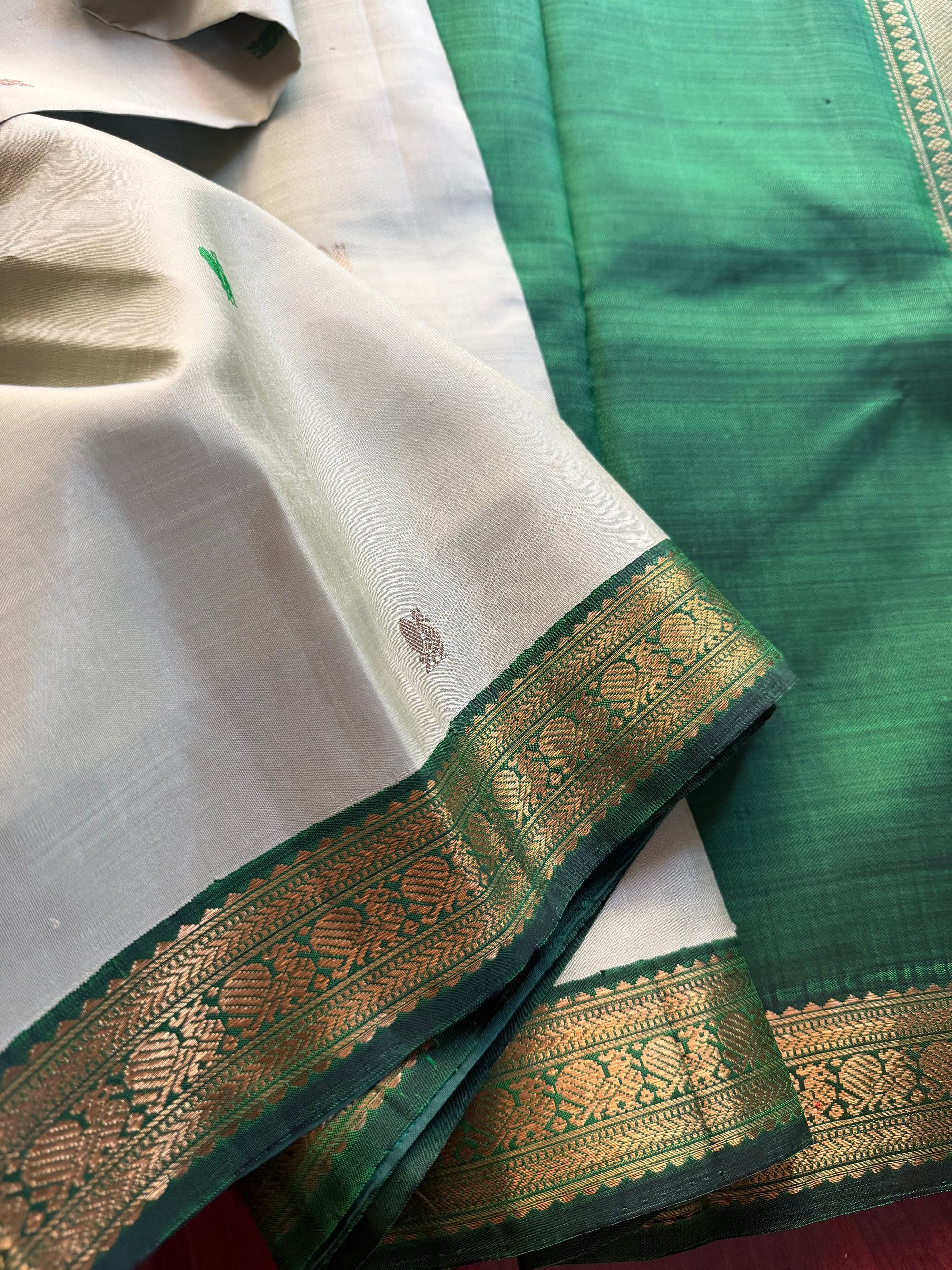 MAATHEY: SHADES OF GREEN (Mint Green)