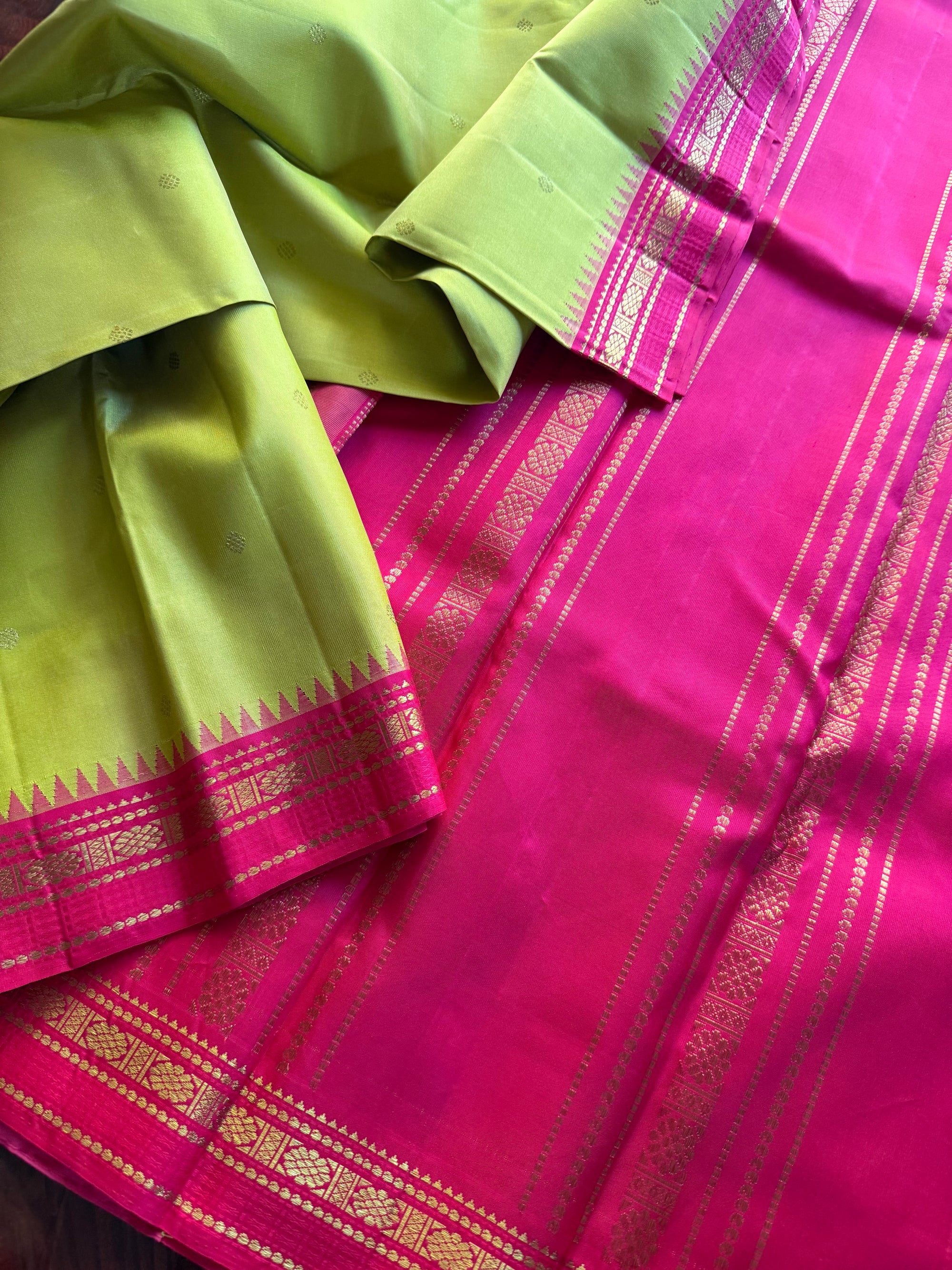 MAATHEY: SHADES OF GREEN (Chartreuse Green)