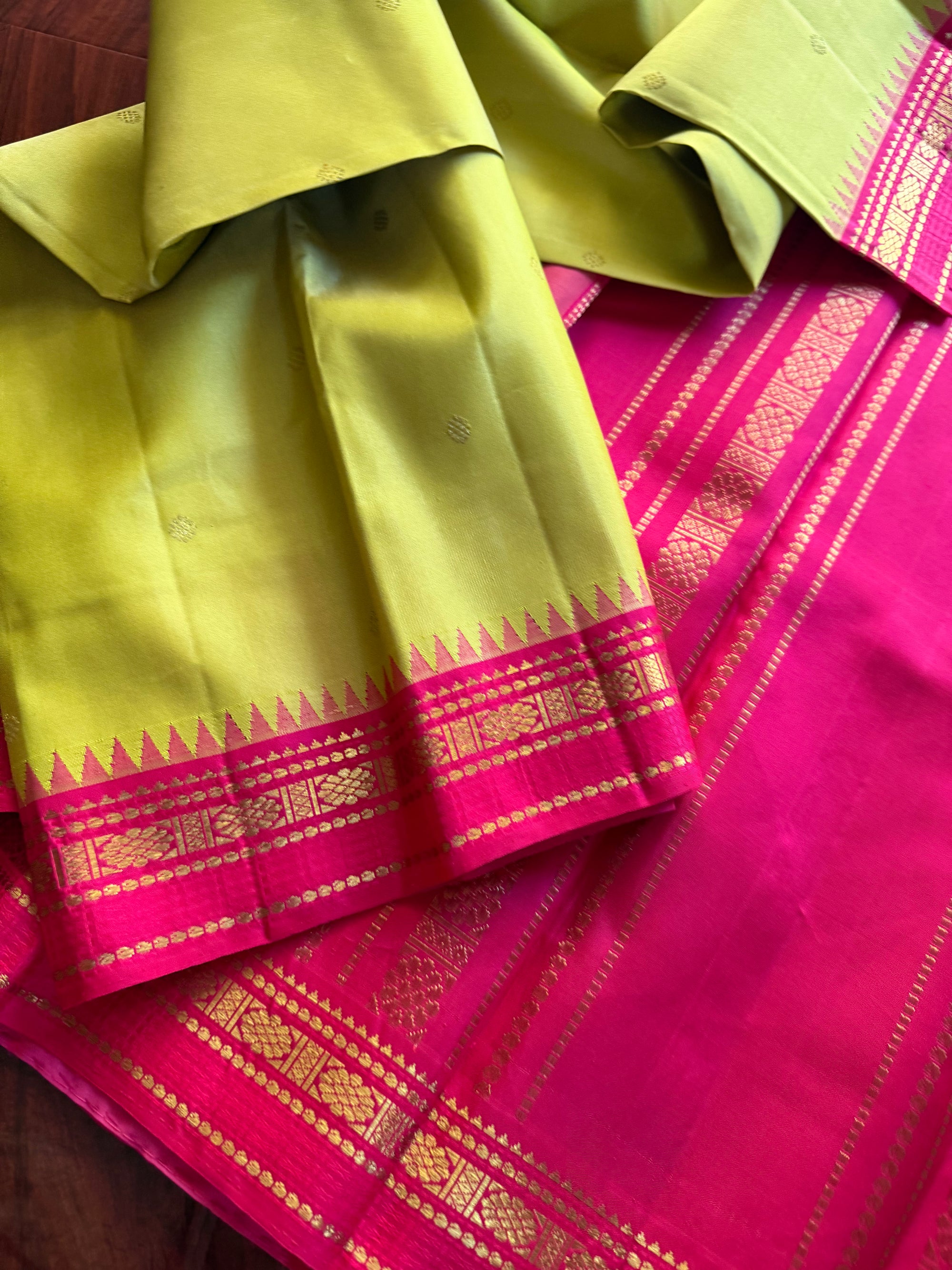 MAATHEY: SHADES OF GREEN (Chartreuse Green)