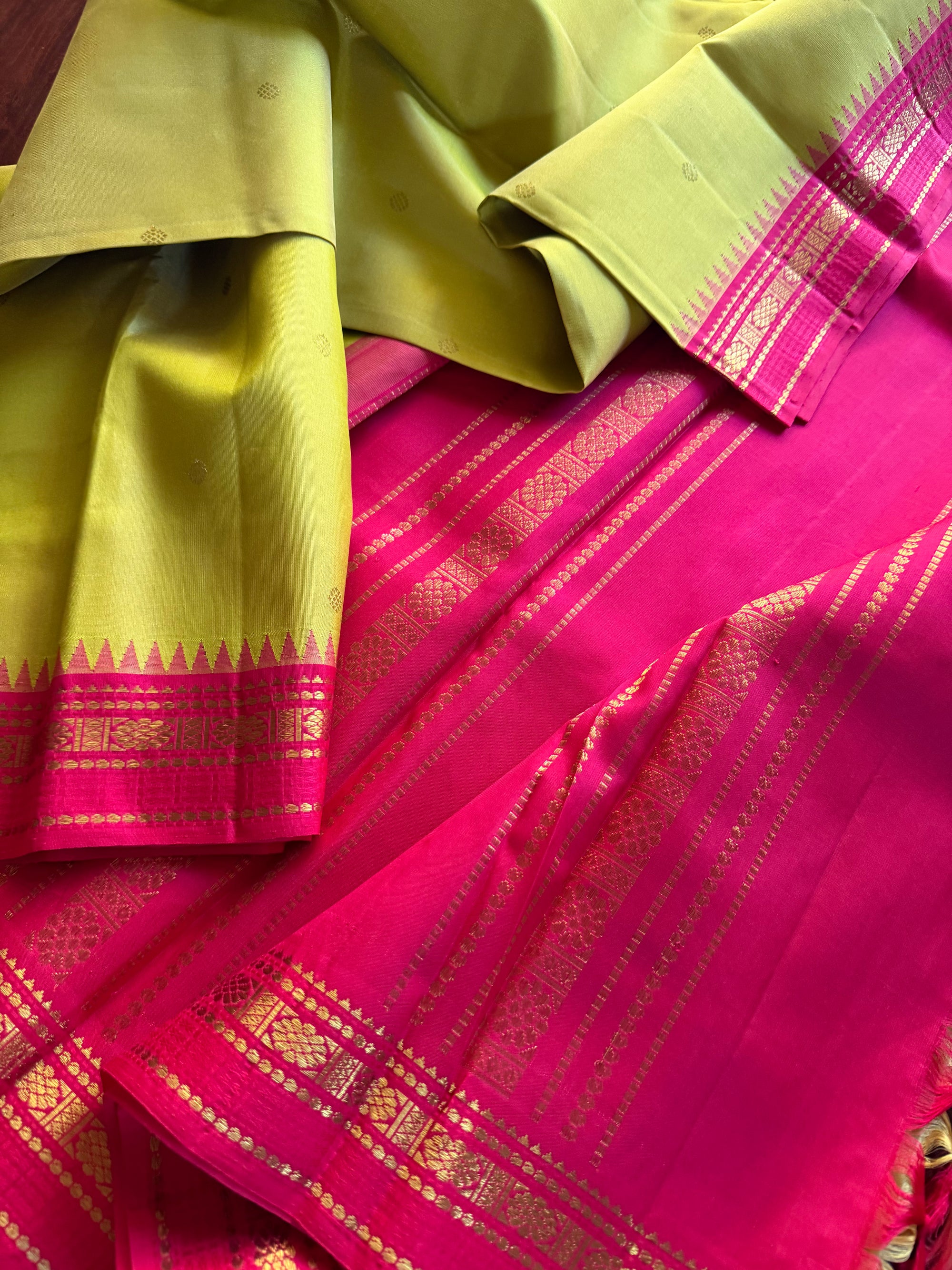 MAATHEY: SHADES OF GREEN (Chartreuse Green)