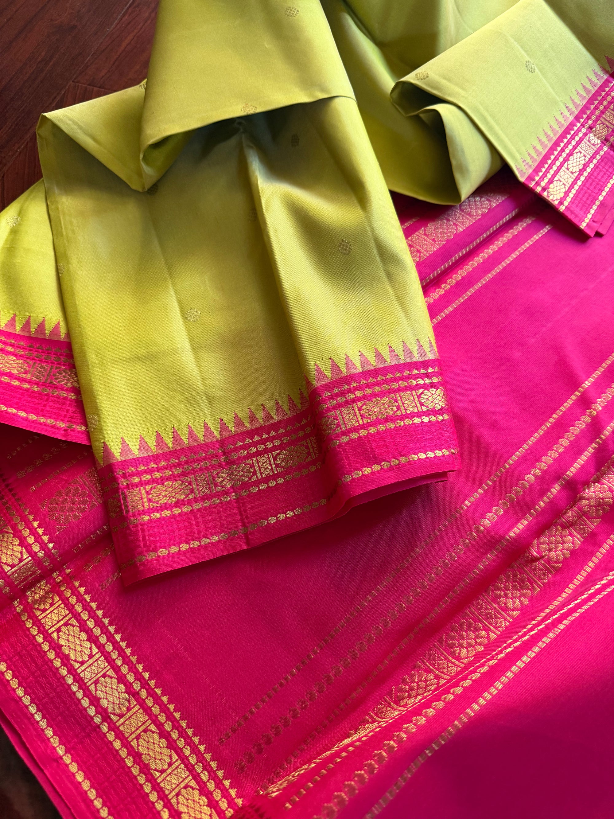 MAATHEY: SHADES OF GREEN (Chartreuse Green)