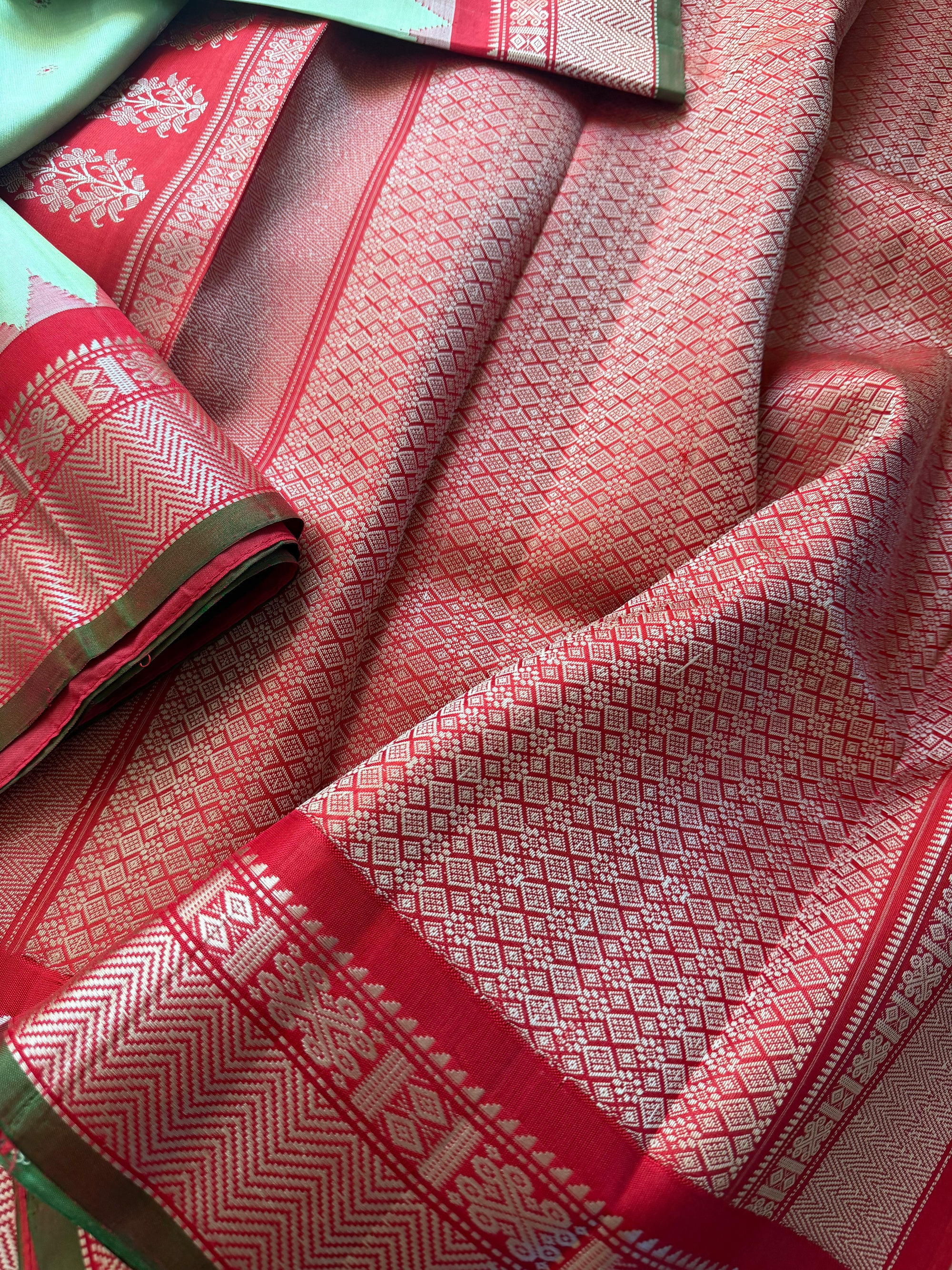Kuttu  Gadwal Silk : No Zari